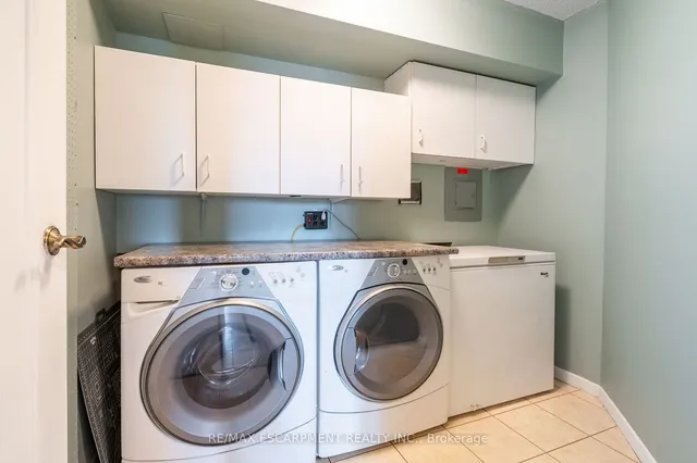 Additional property image - 5280 Lakeshore Rd Unit 911