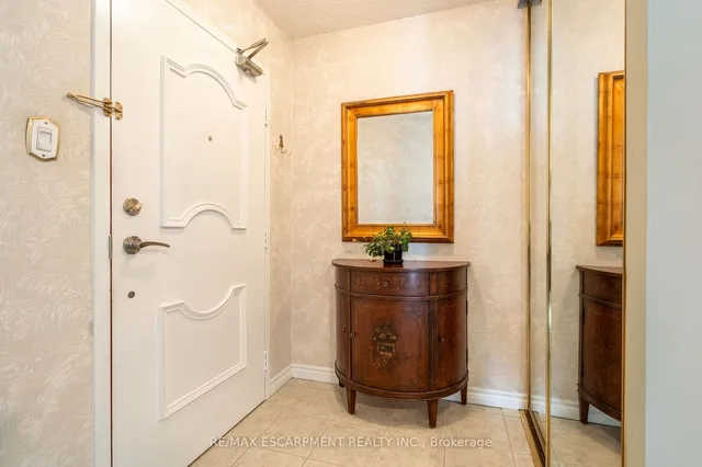 Additional property image - 5280 Lakeshore Rd Unit 911
