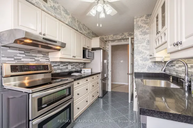 Additional property image - 5280 Lakeshore Rd Unit 911