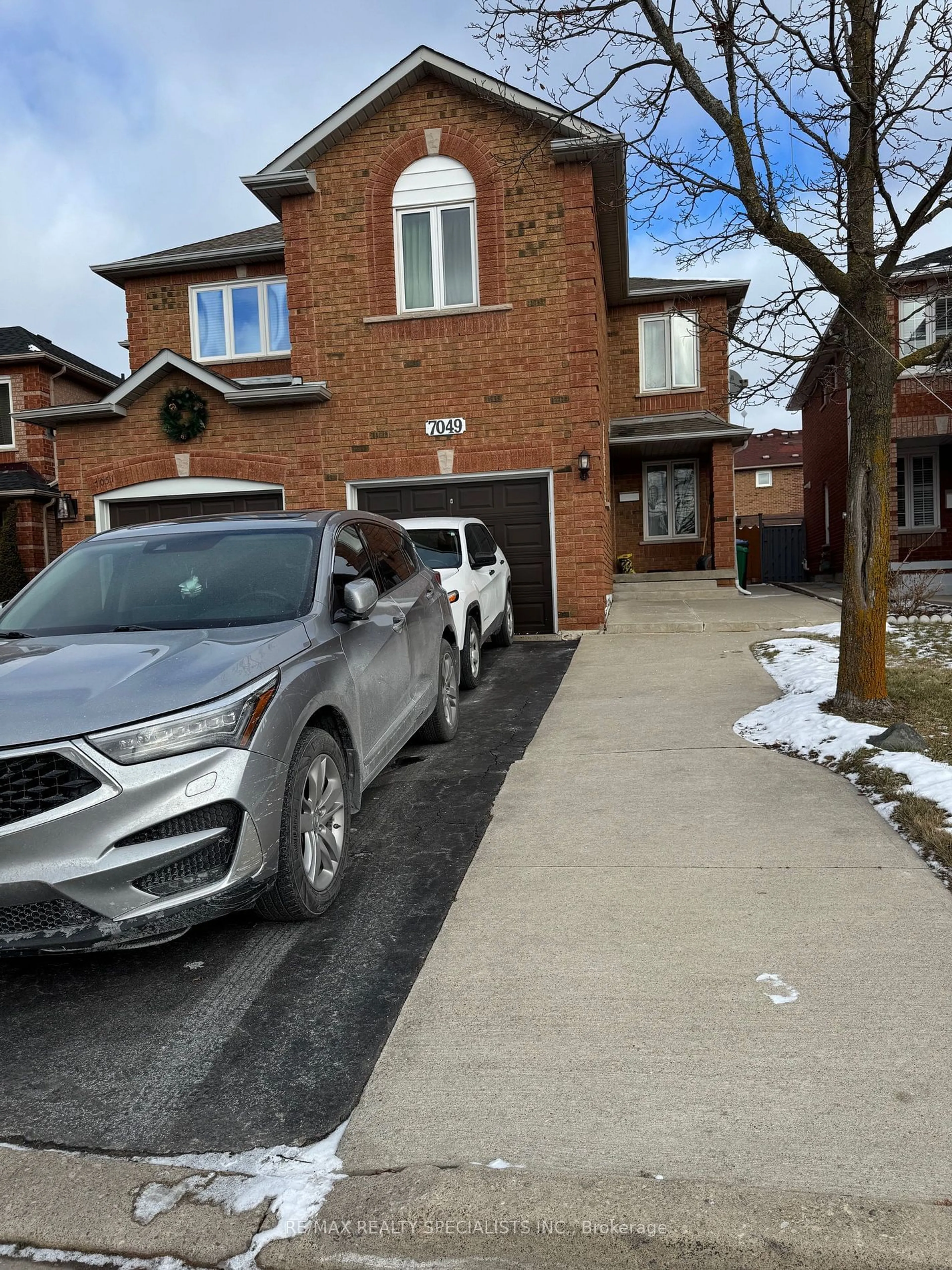 Home with brick exterior material, street for 7049 GRAYDON Crt, Mississauga Ontario L5N 7H4