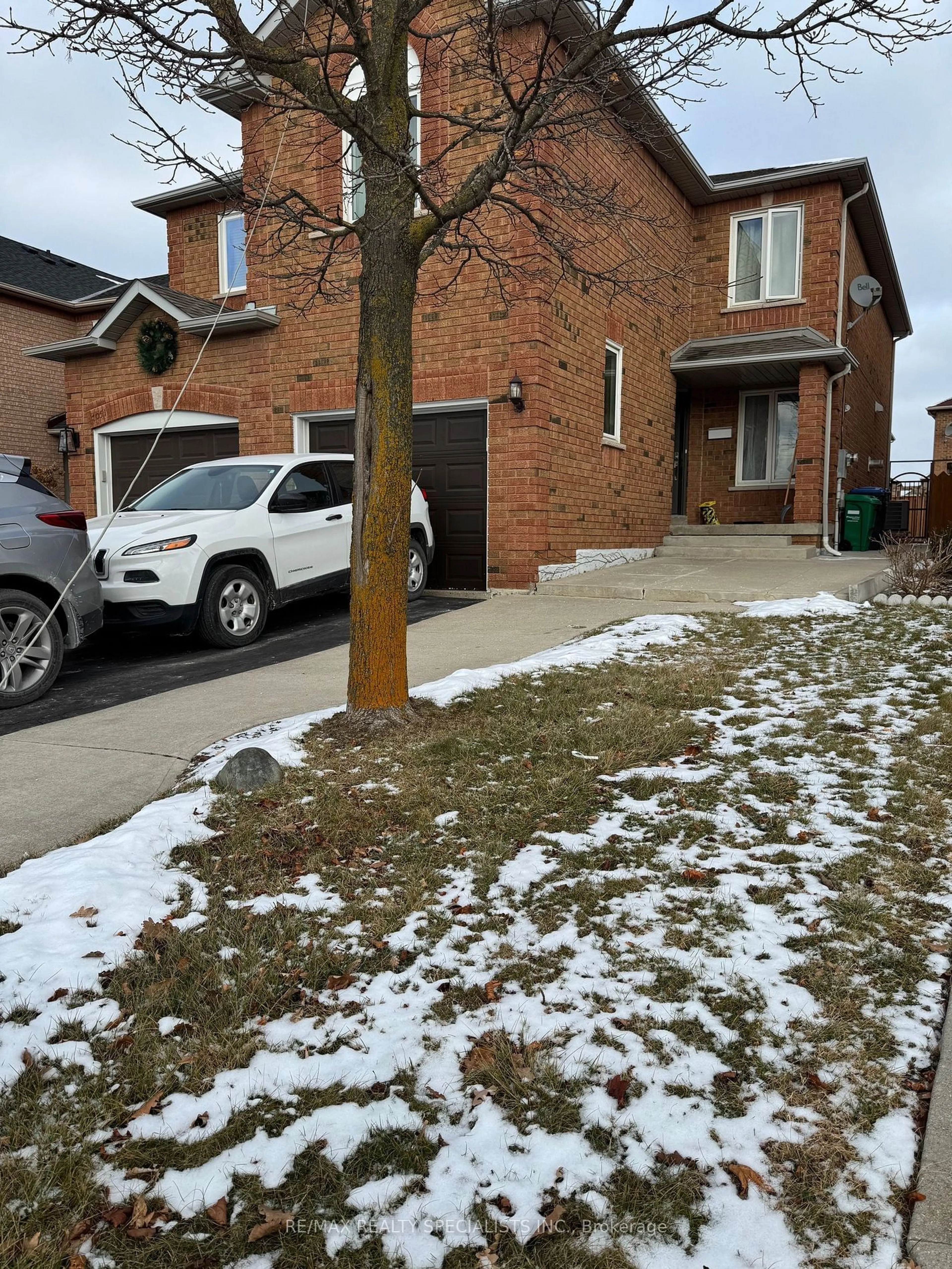 Home with brick exterior material, street for 7049 GRAYDON Crt, Mississauga Ontario L5N 7H4