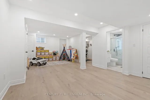 Additional property image - 898 Magnolia Terr
