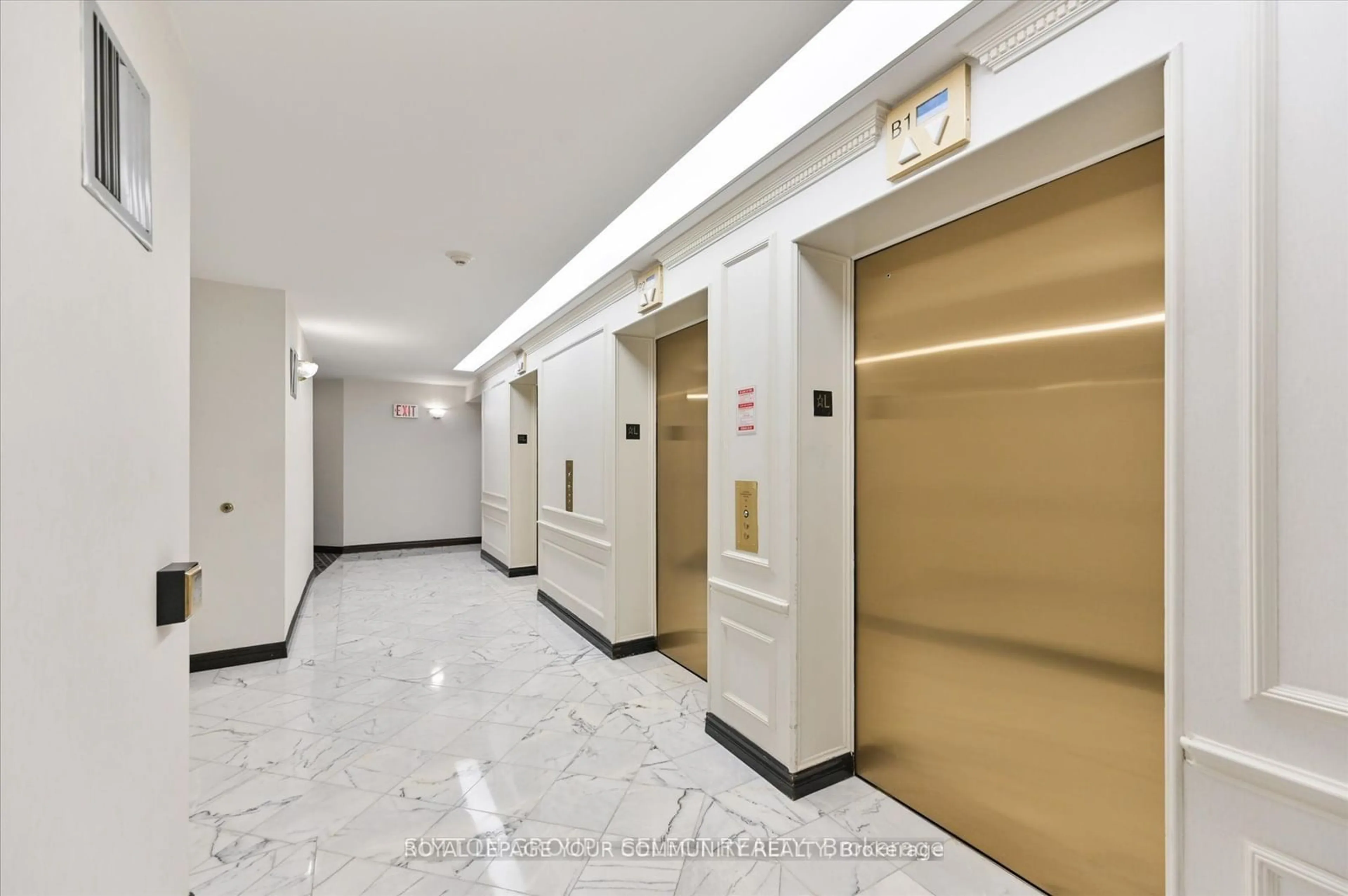 Indoor foyer for 2285 Lake Shore Blvd #2309, Toronto Ontario M8V 3X9