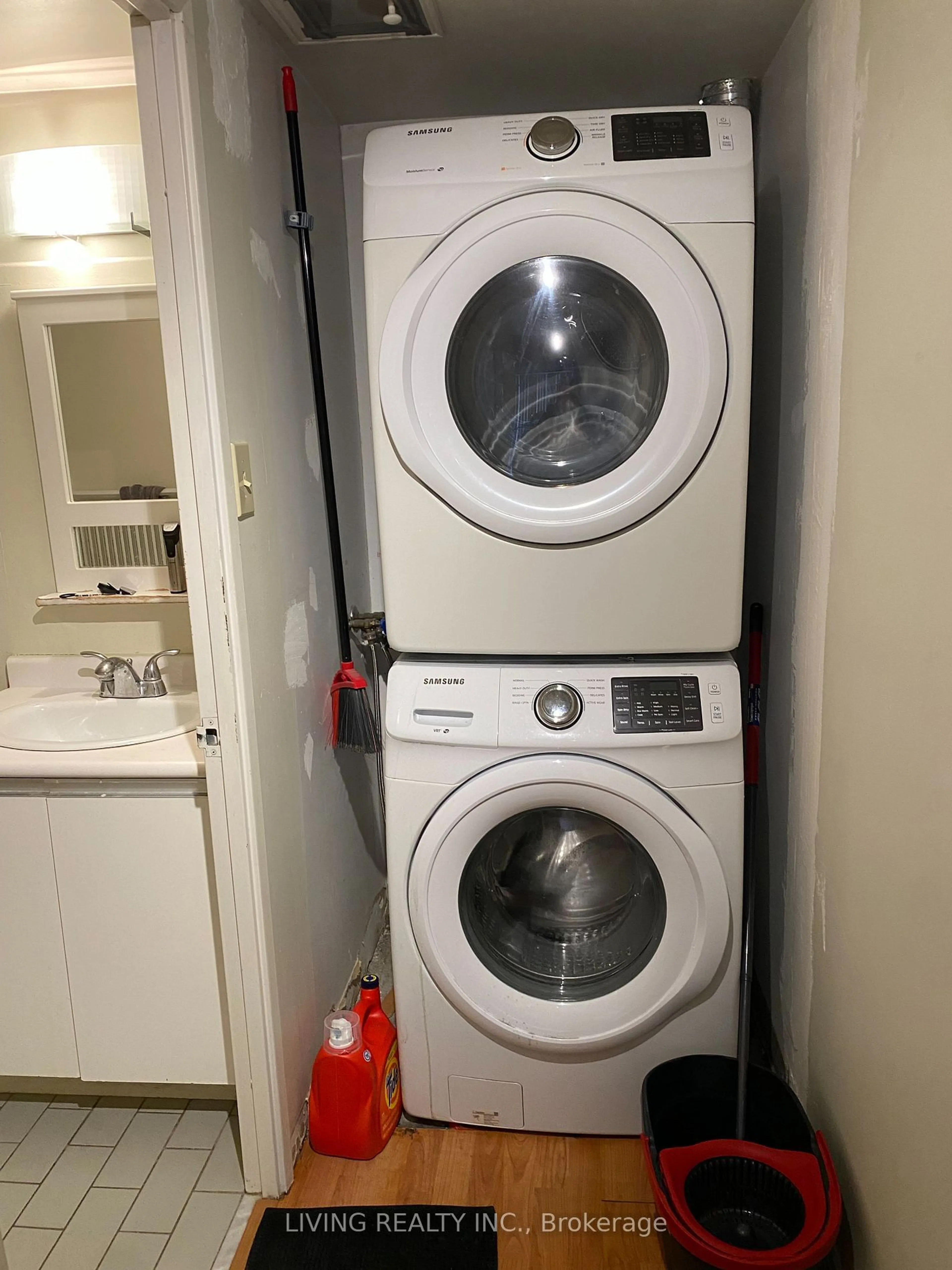 Laundry room for 250 Webb Dr #1207, Mississauga Ontario L5B 3Z4