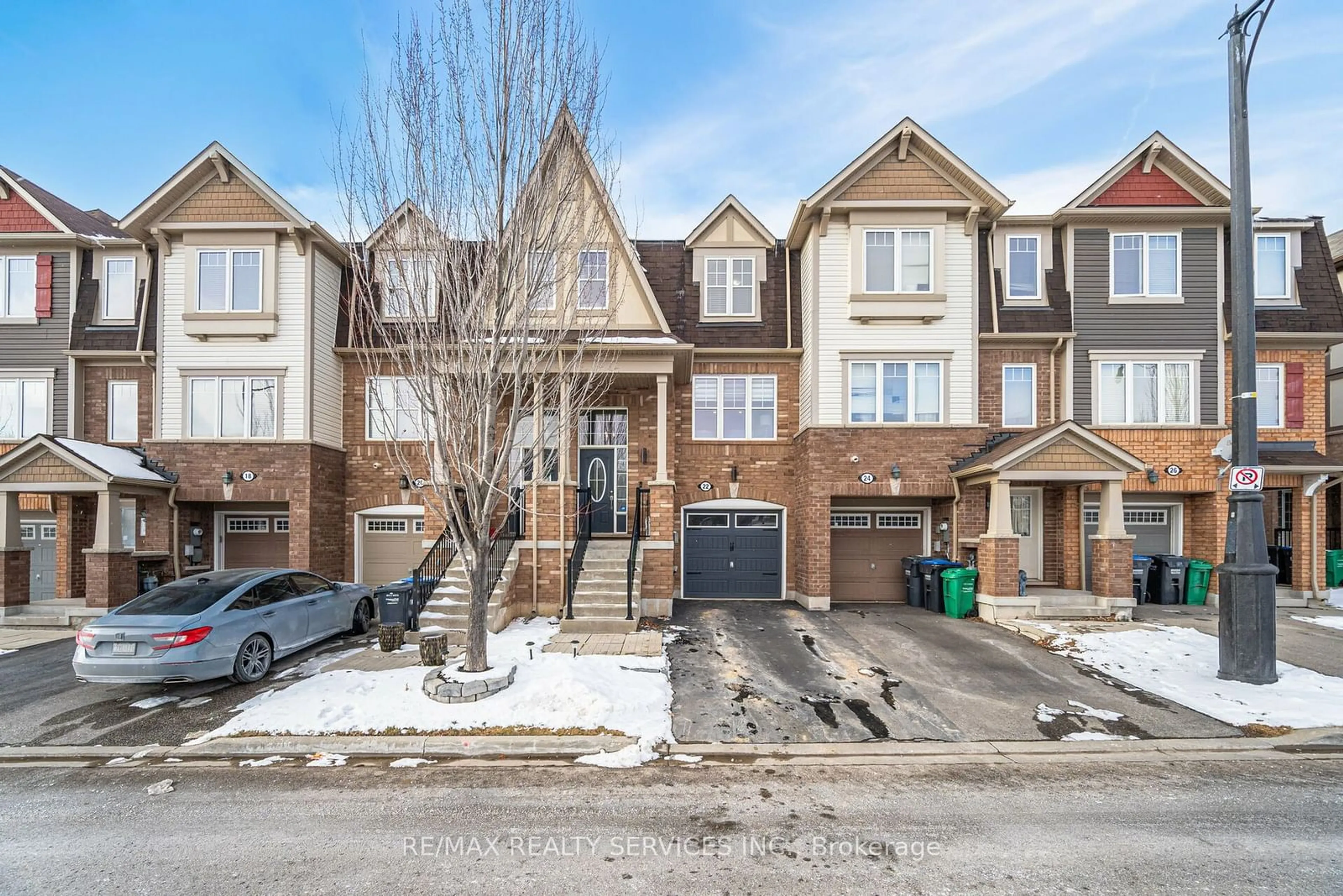 A pic from outside/outdoor area/front of a property/back of a property/a pic from drone, street for 22 Memory Lane, Brampton Ontario L7A 0V9