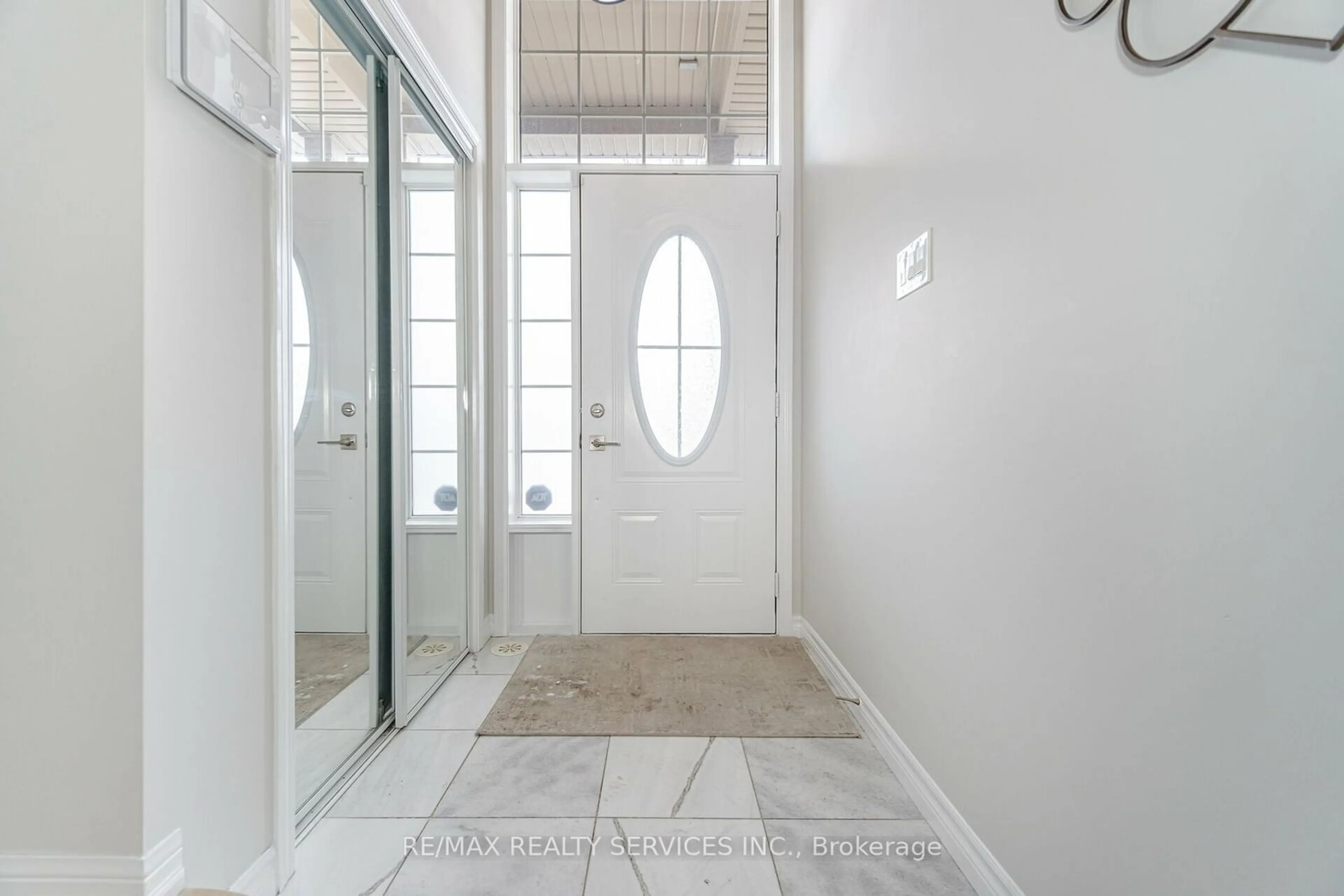 Indoor entryway for 22 Memory Lane, Brampton Ontario L7A 0V9