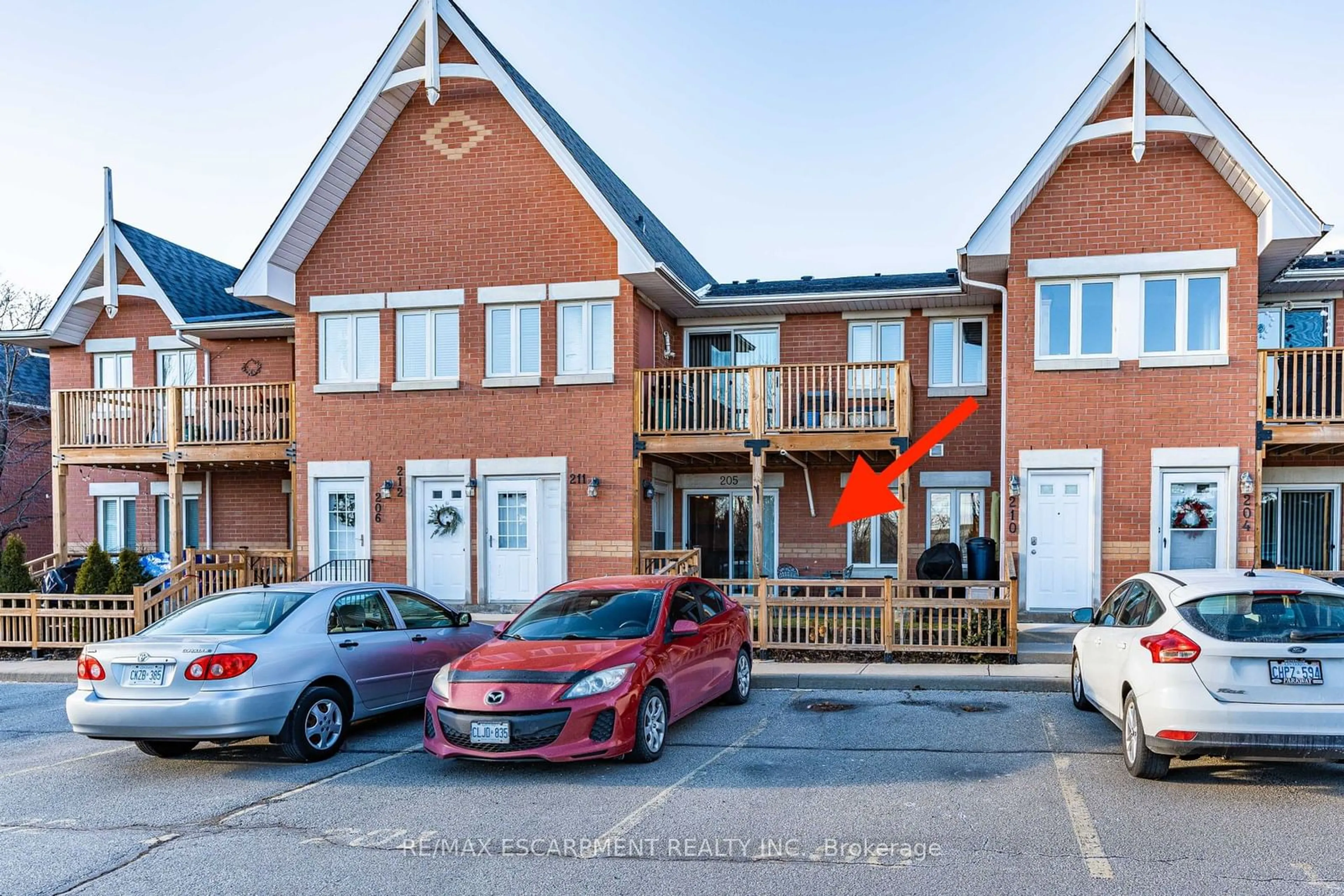 A pic from outside/outdoor area/front of a property/back of a property/a pic from drone, street for 4140 Foxwood Dr #205, Burlington Ontario L7M 4R4