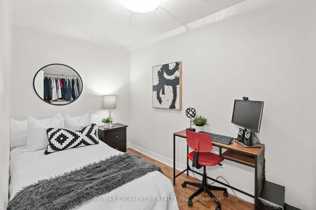 Additional property image - 4140 Foxwood Dr Unit 205