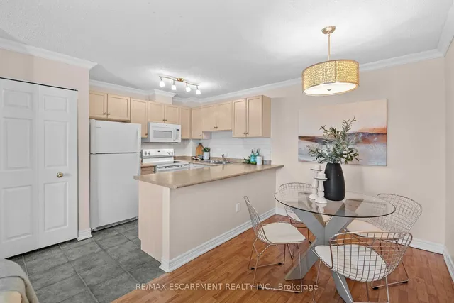 Additional property image - 4140 Foxwood Dr Unit 205