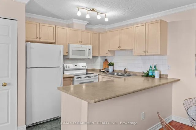 Additional property image - 4140 Foxwood Dr Unit 205
