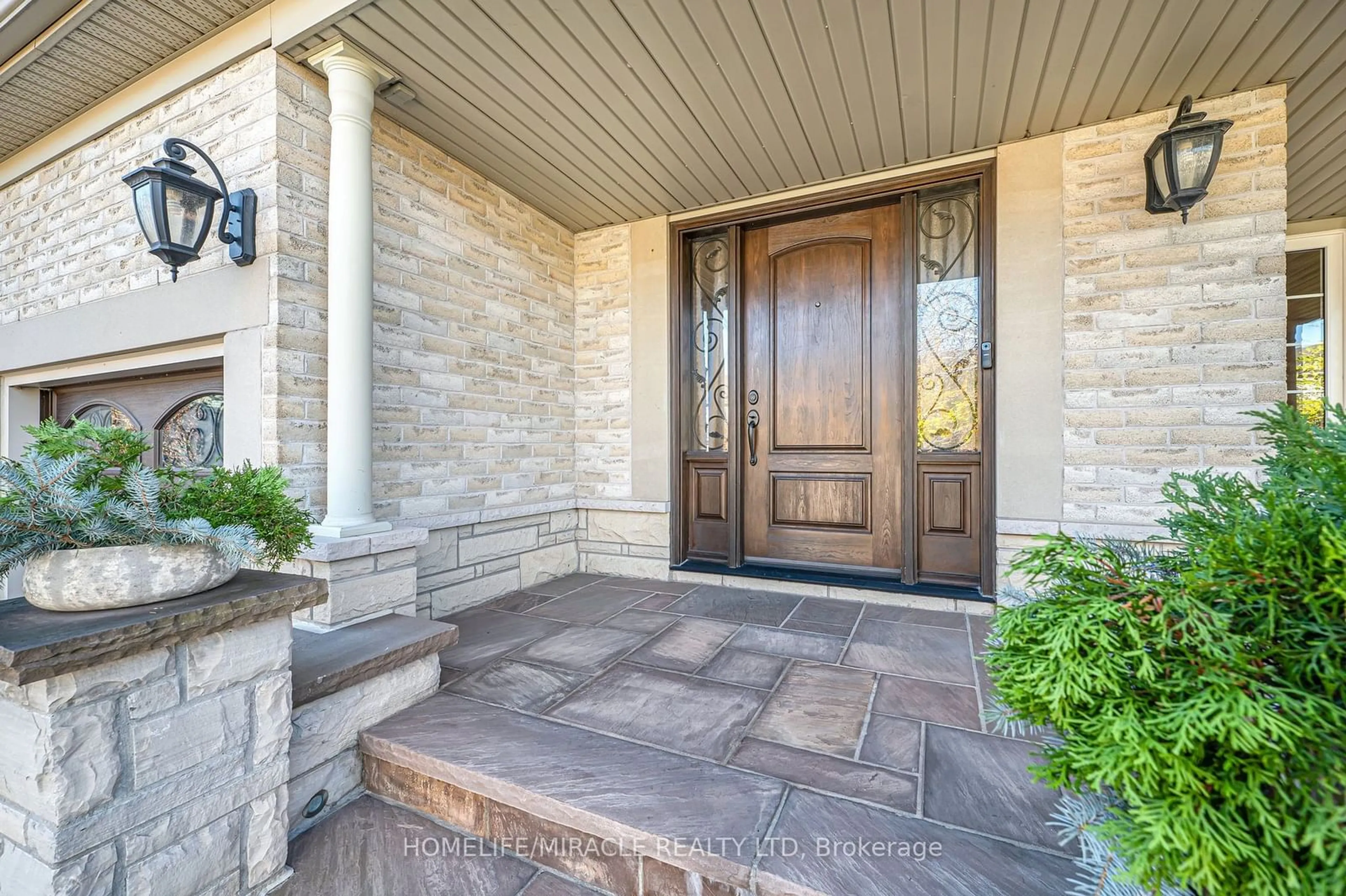 Indoor entryway for 4272 Clubview Dr, Burlington Ontario L7M 4X1