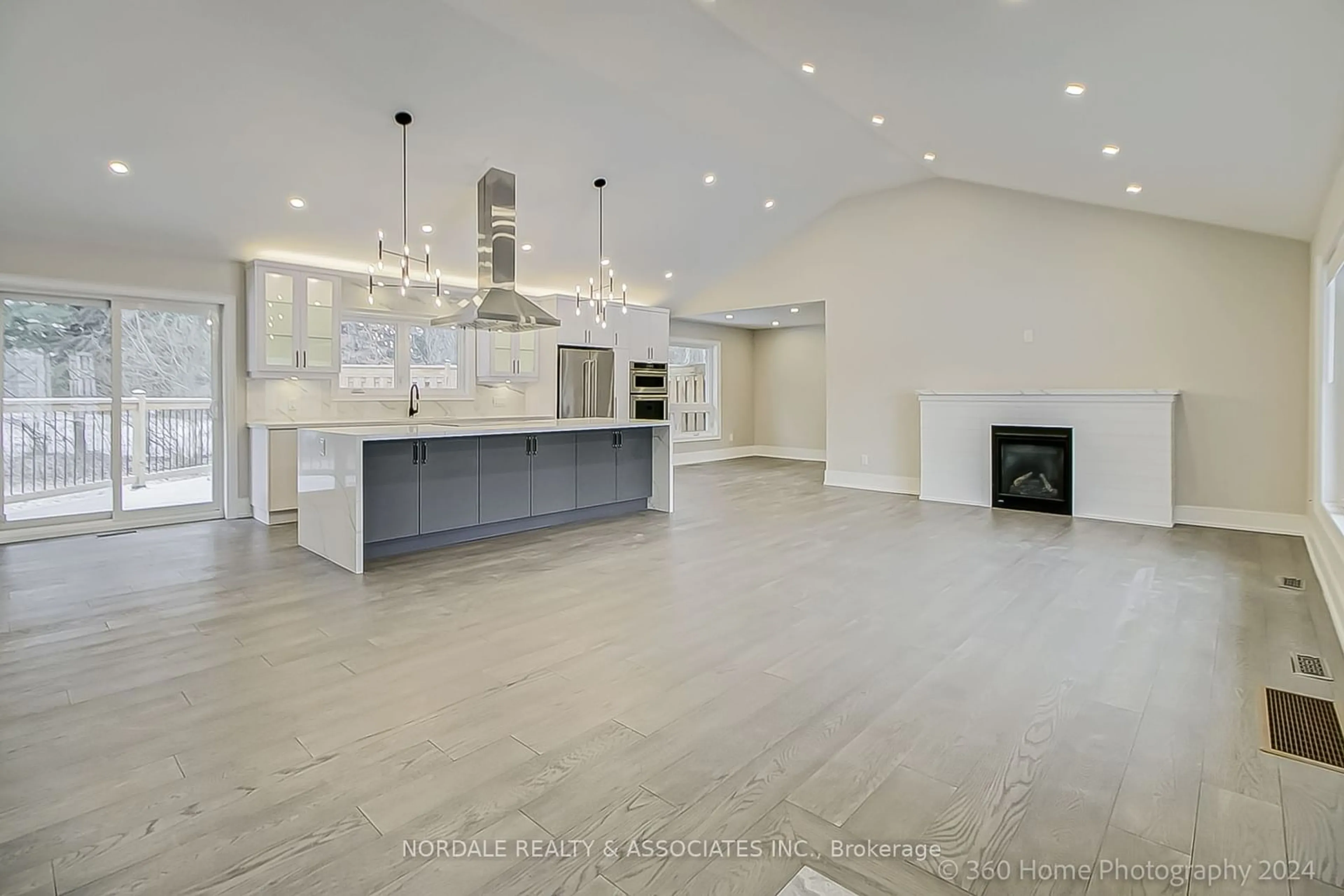 Open concept kitchen, unknown for 567 Shenandoah Dr, Mississauga Ontario L5H 1V8