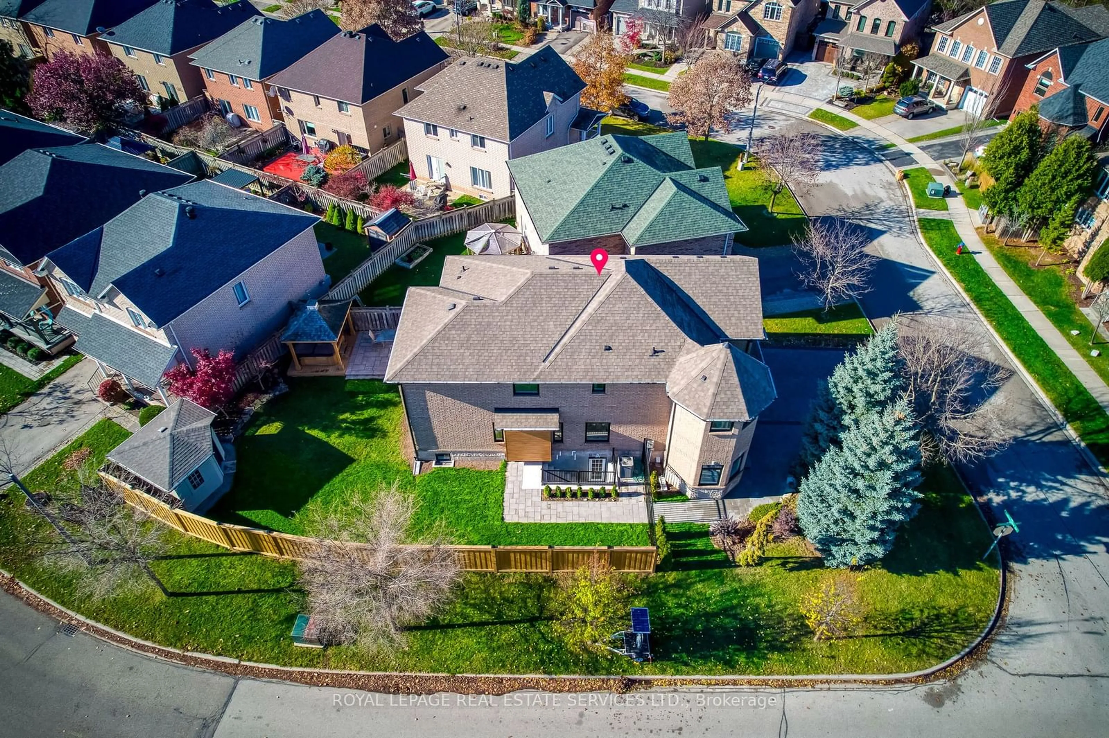 A pic from outside/outdoor area/front of a property/back of a property/a pic from drone, street for 2276 Stillmeadow Rd, Oakville Ontario L6M 4C7