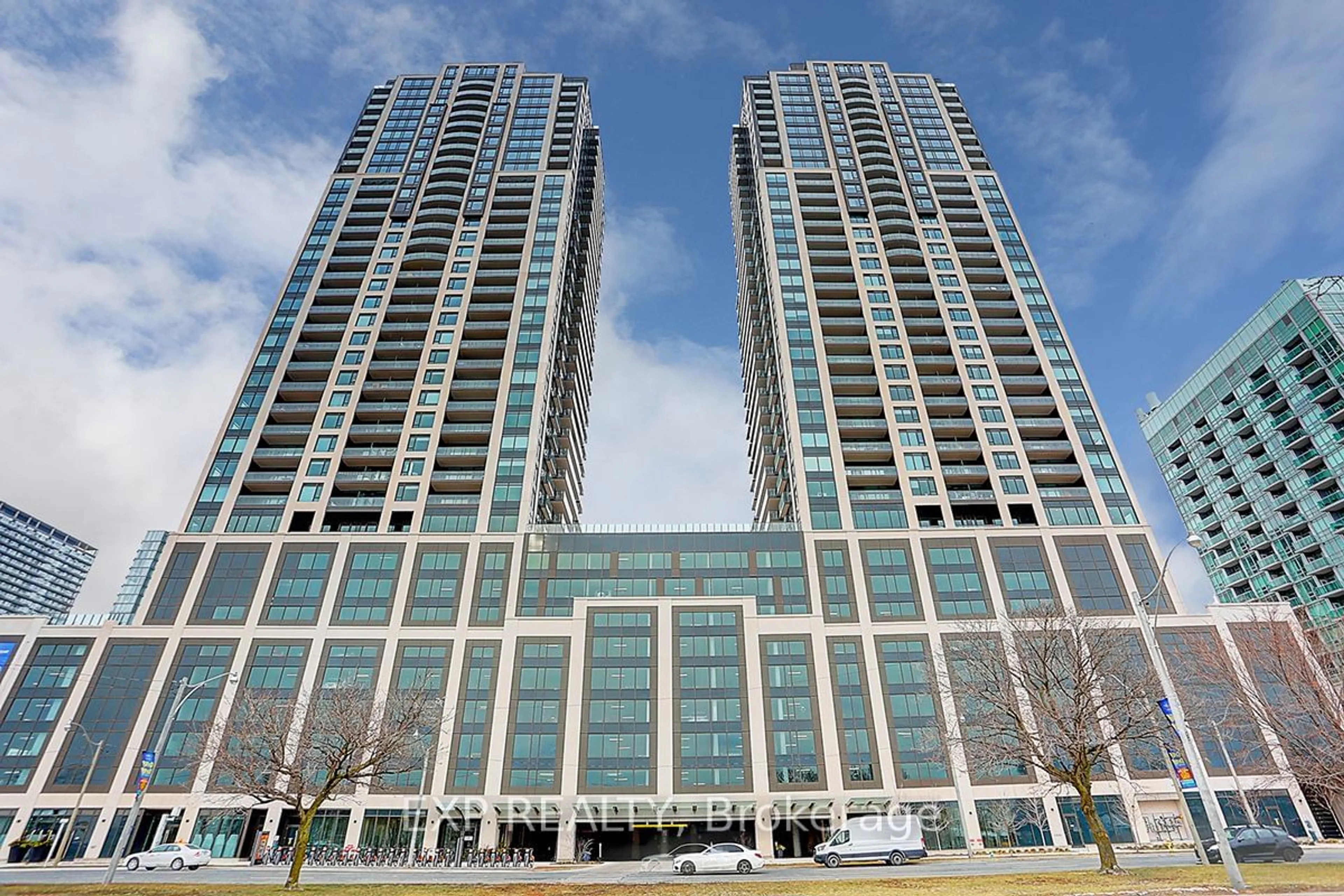 Indoor foyer for 1926 Lakeshore Blvd #2817, Toronto Ontario M6S 0B1