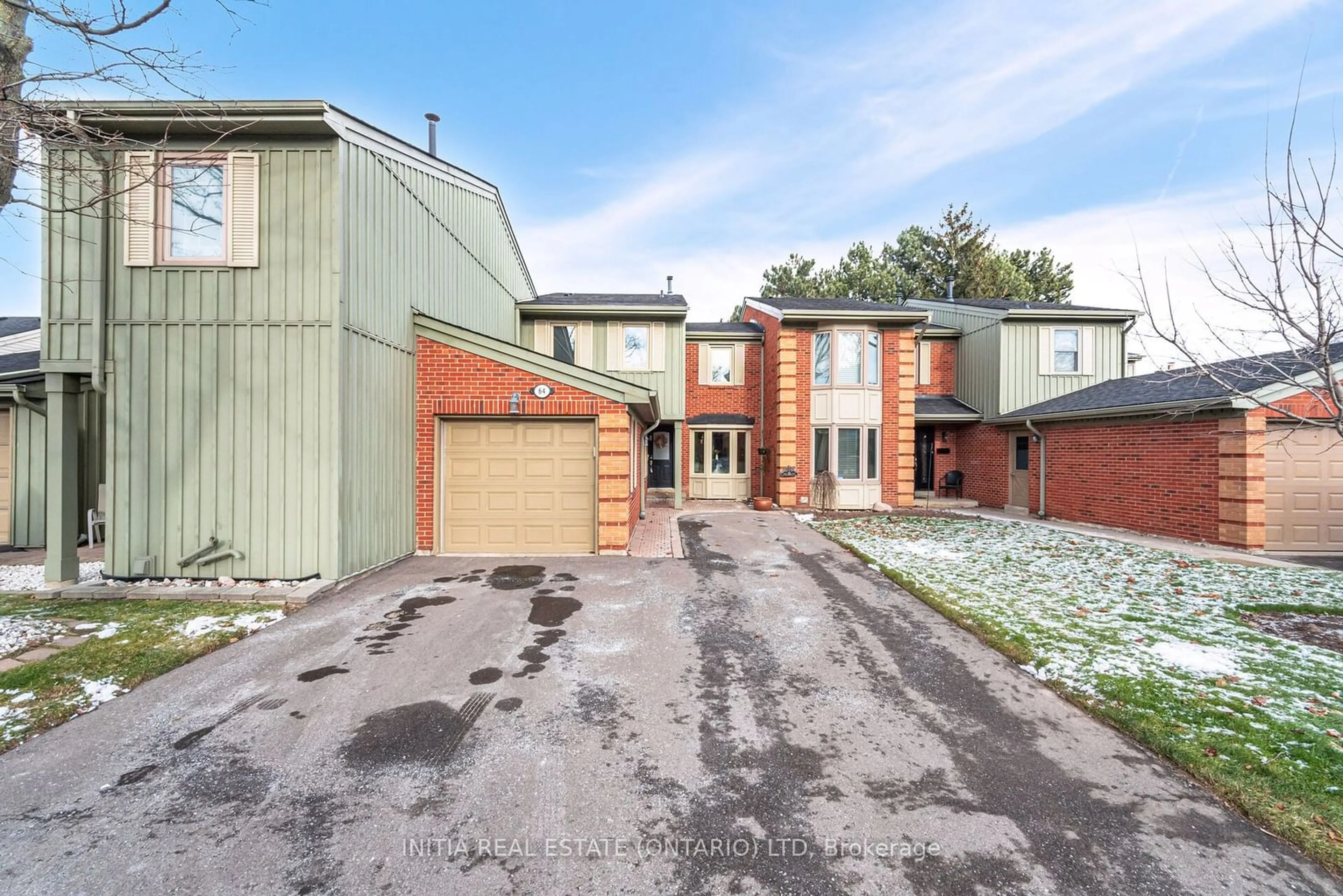 A pic from outside/outdoor area/front of a property/back of a property/a pic from drone, street for 3265 South Millway #64, Mississauga Ontario L5L 2R3