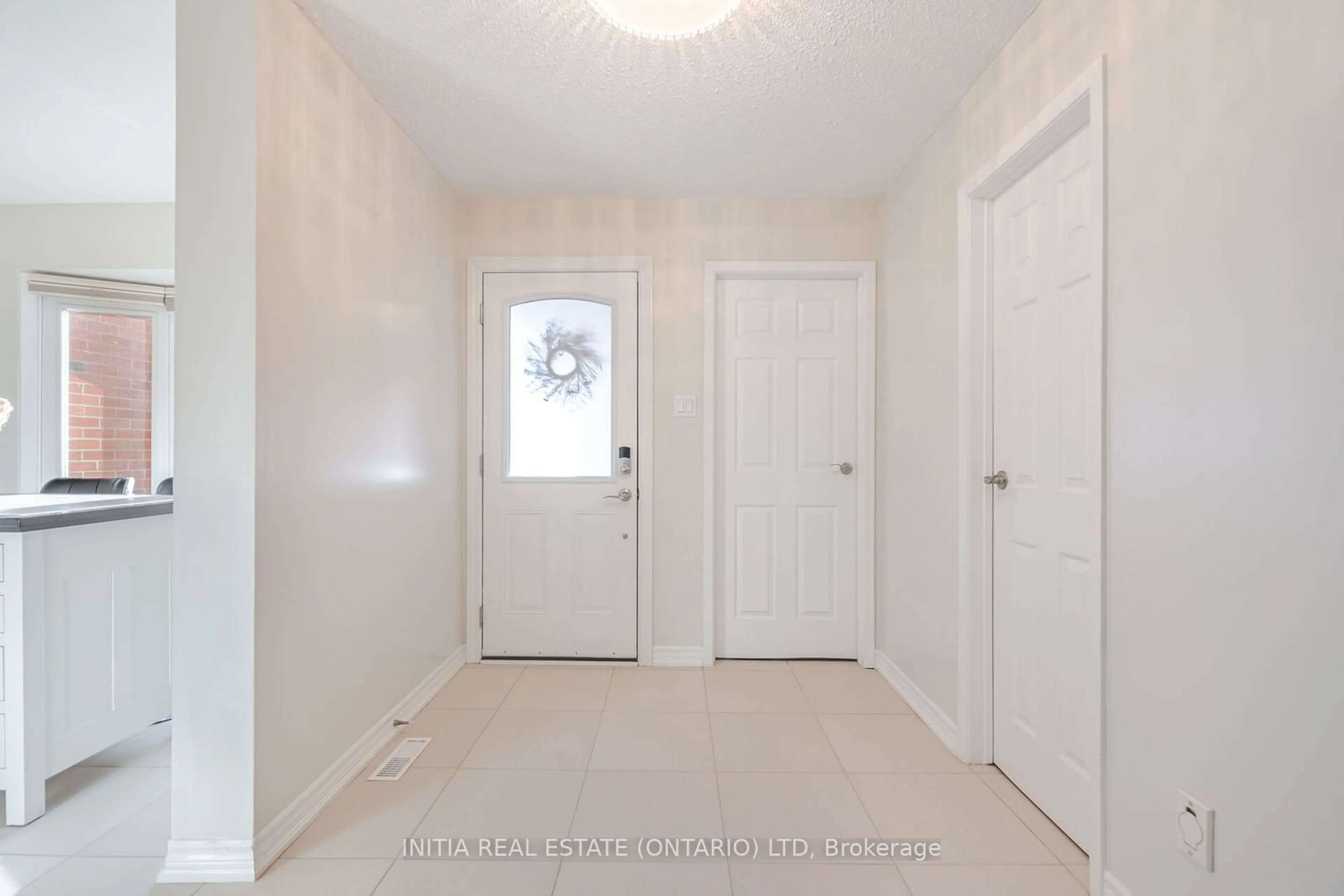 Indoor entryway for 3265 South Millway #64, Mississauga Ontario L5L 2R3