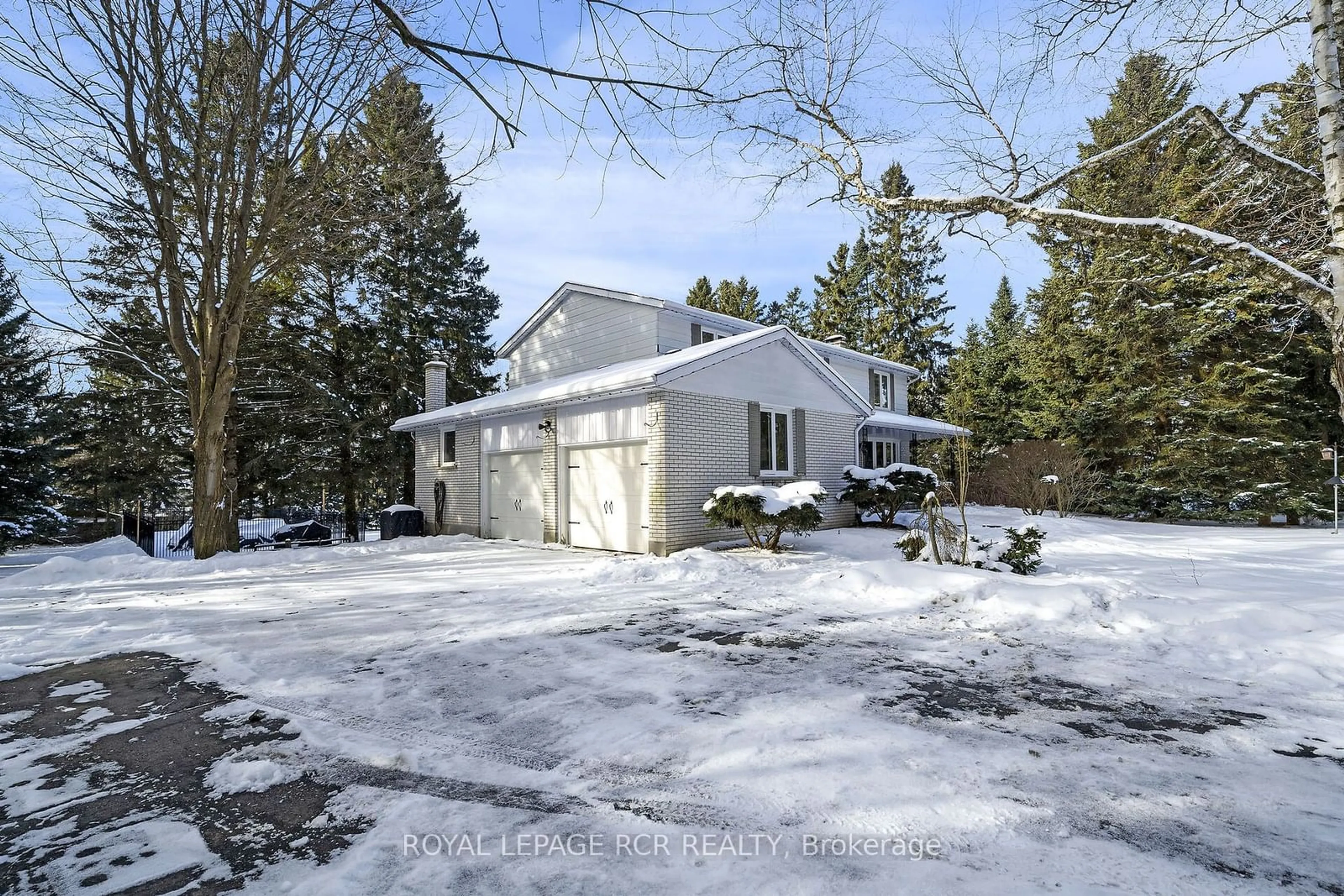 Indoor garage for 1614 Sumach Rd, Caledon Ontario L7K 1B6