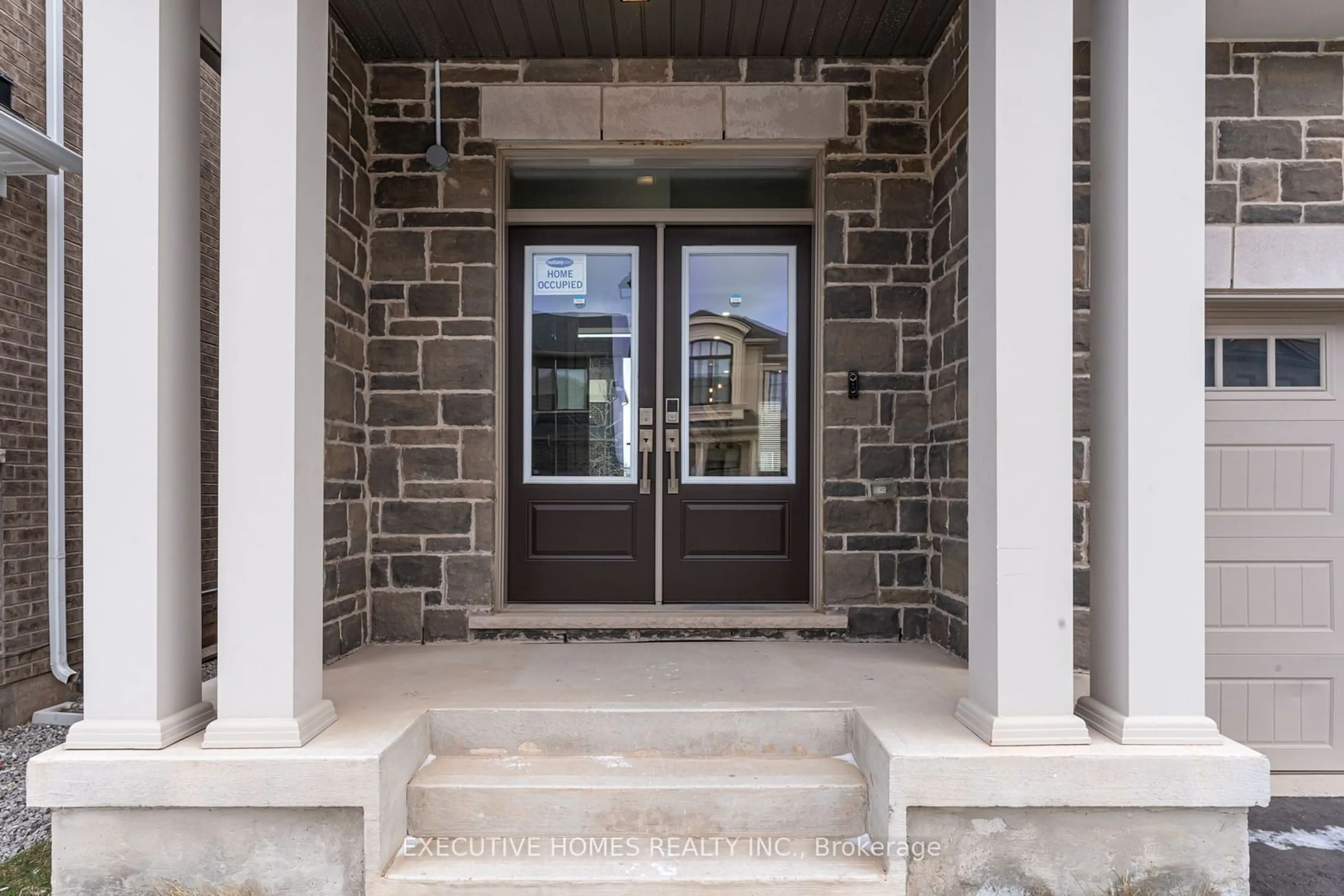 Indoor entryway for 1586 Severn Dr, Milton Ontario L9E 1X8