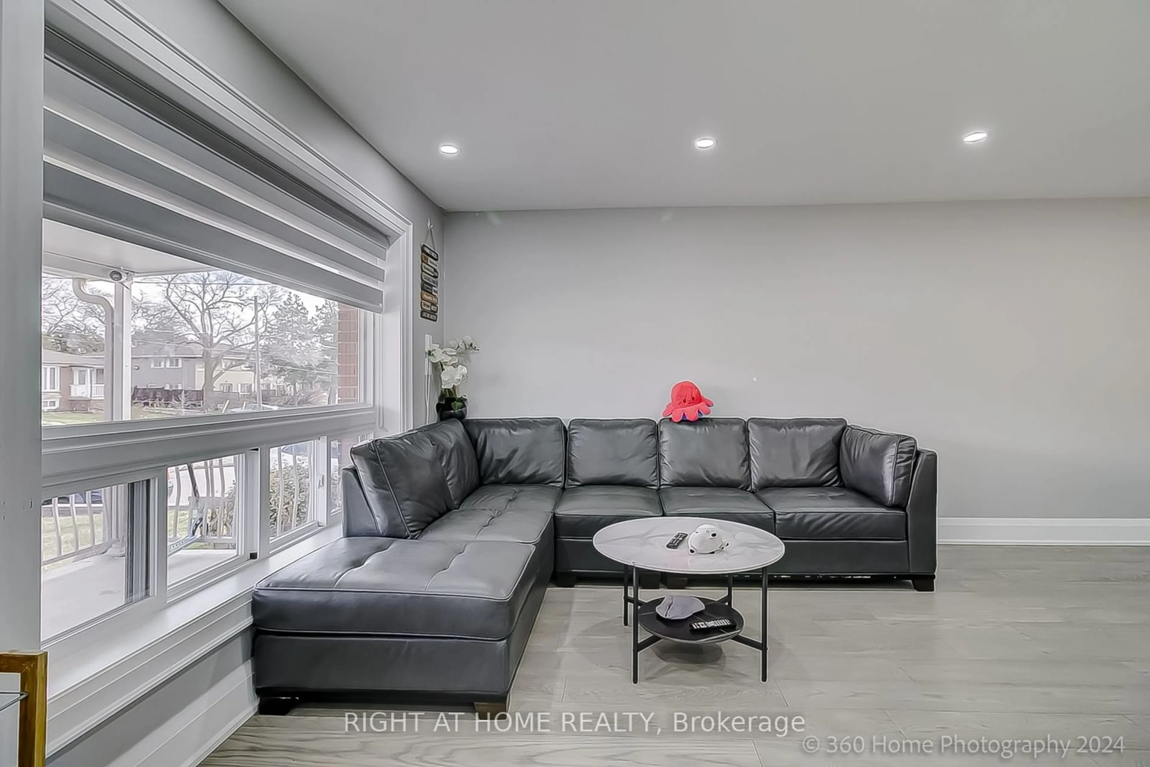 Living room with furniture, unknown for 38 Whitbread Cres, Toronto Ontario M3L 2A7