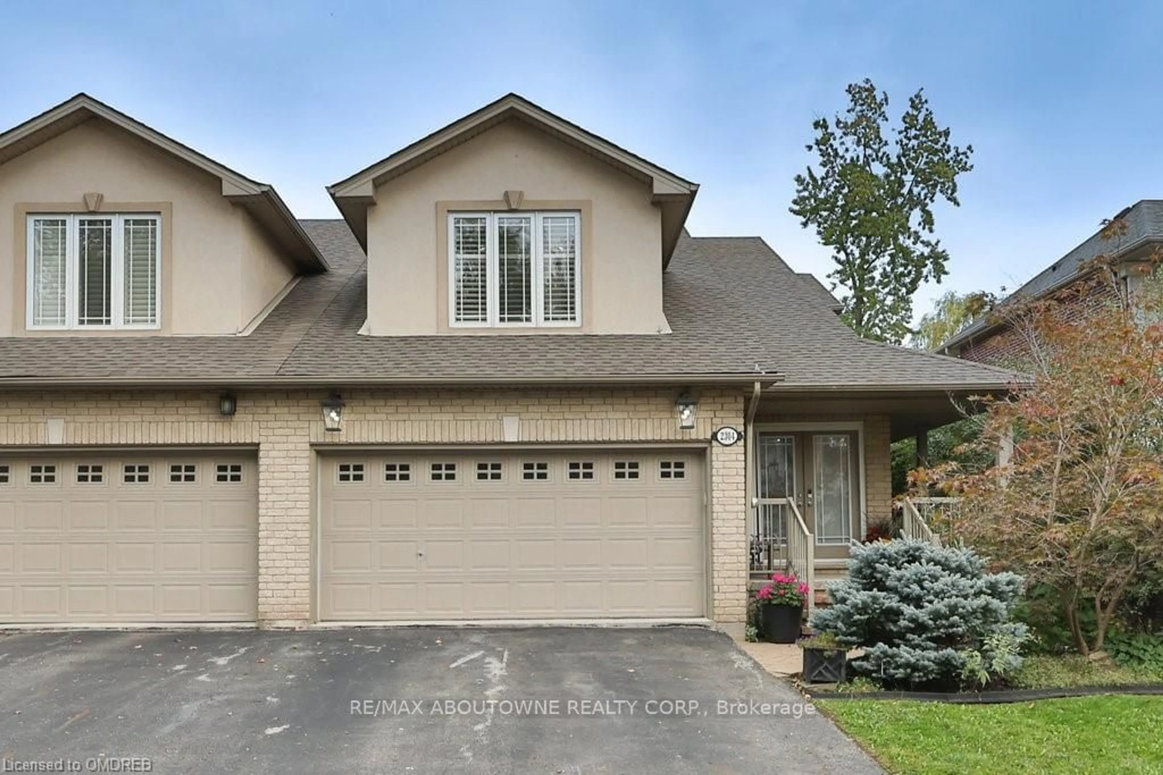 Home with brick exterior material, street for 2304 Sovereign St, Oakville Ontario L6L 1L6