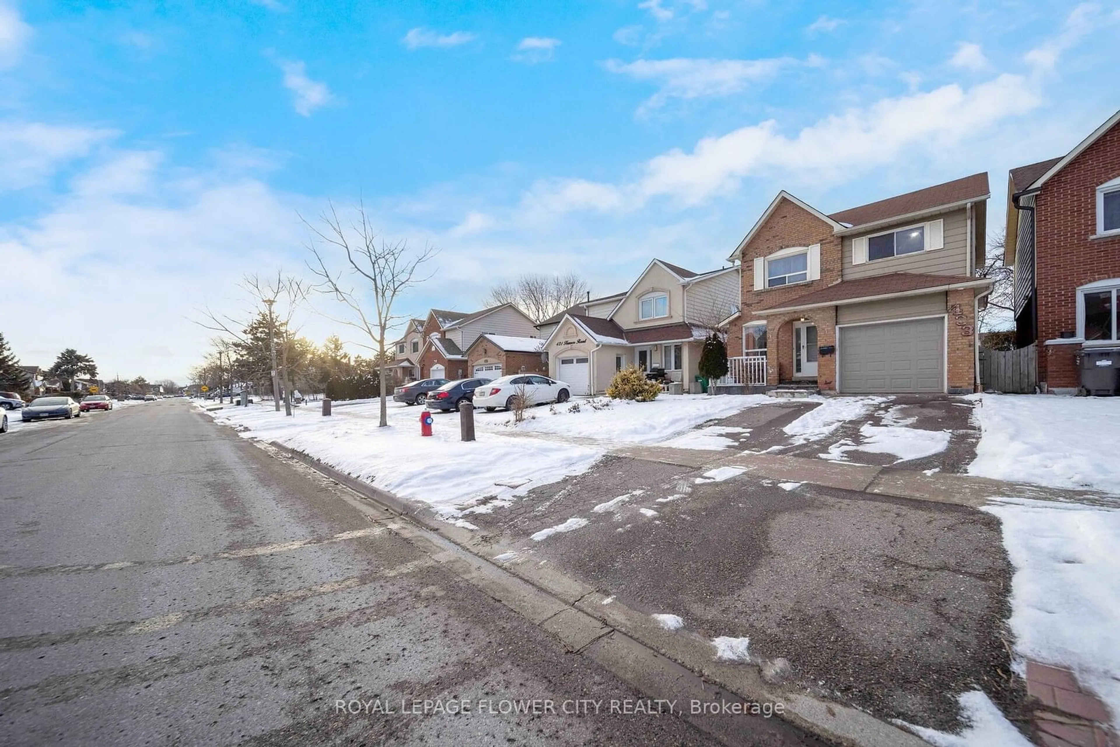 A pic from outside/outdoor area/front of a property/back of a property/a pic from drone, street for 433 Hansen Rd, Brampton Ontario L6V 3P6