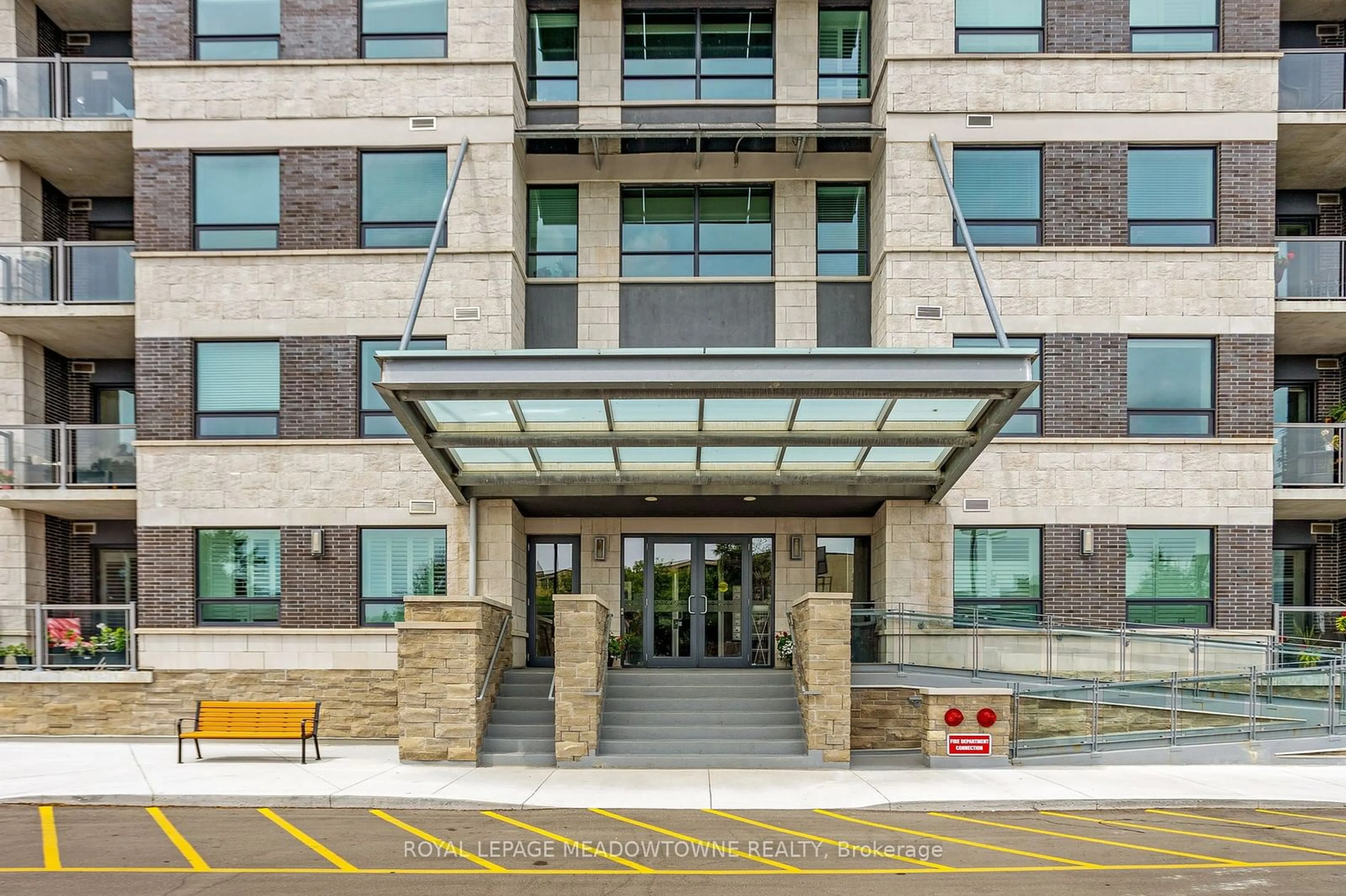 Indoor foyer for 383 Main St #103, Milton Ontario L9T 8K8