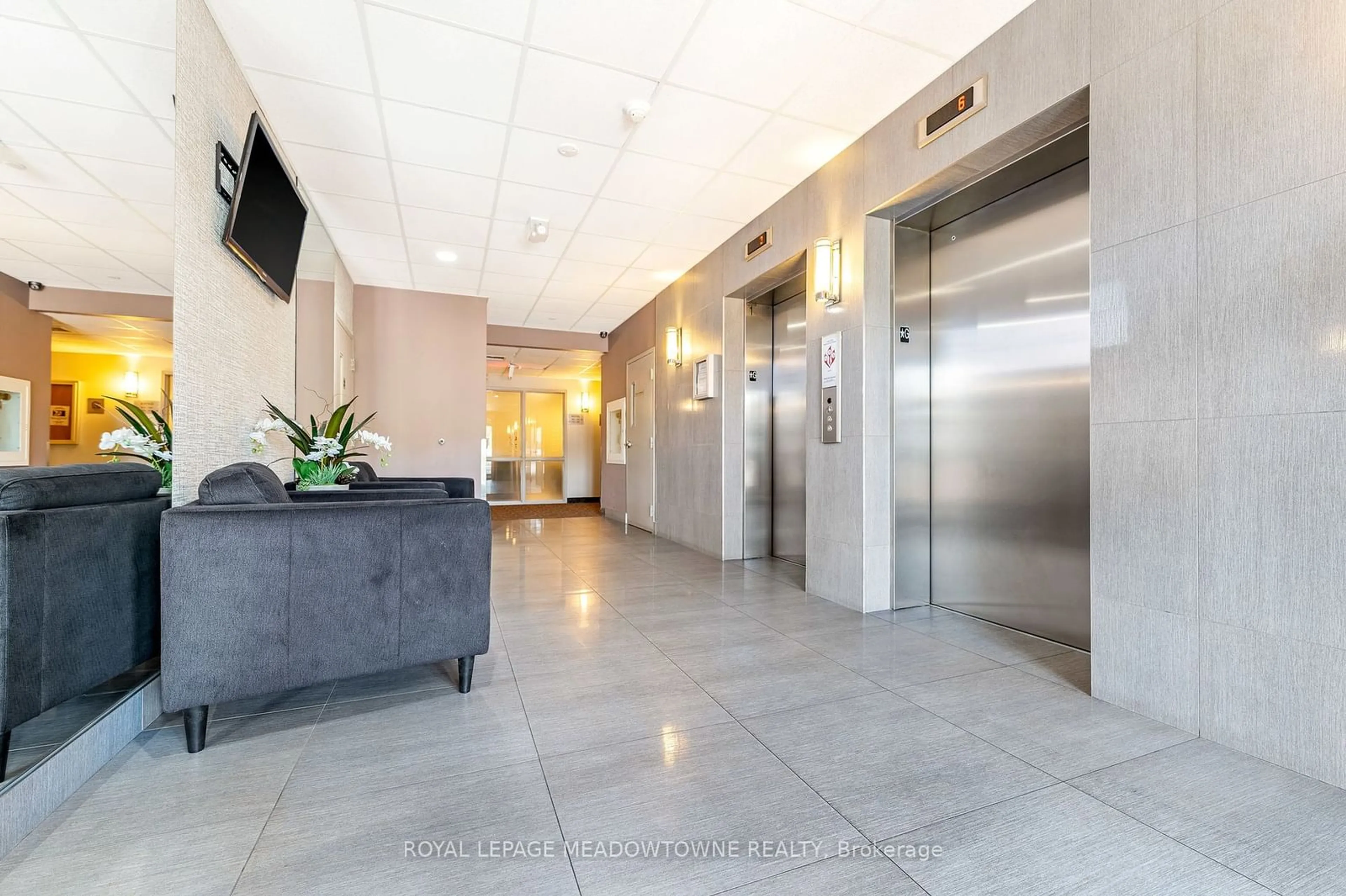 Indoor foyer for 383 Main St #103, Milton Ontario L9T 8K8