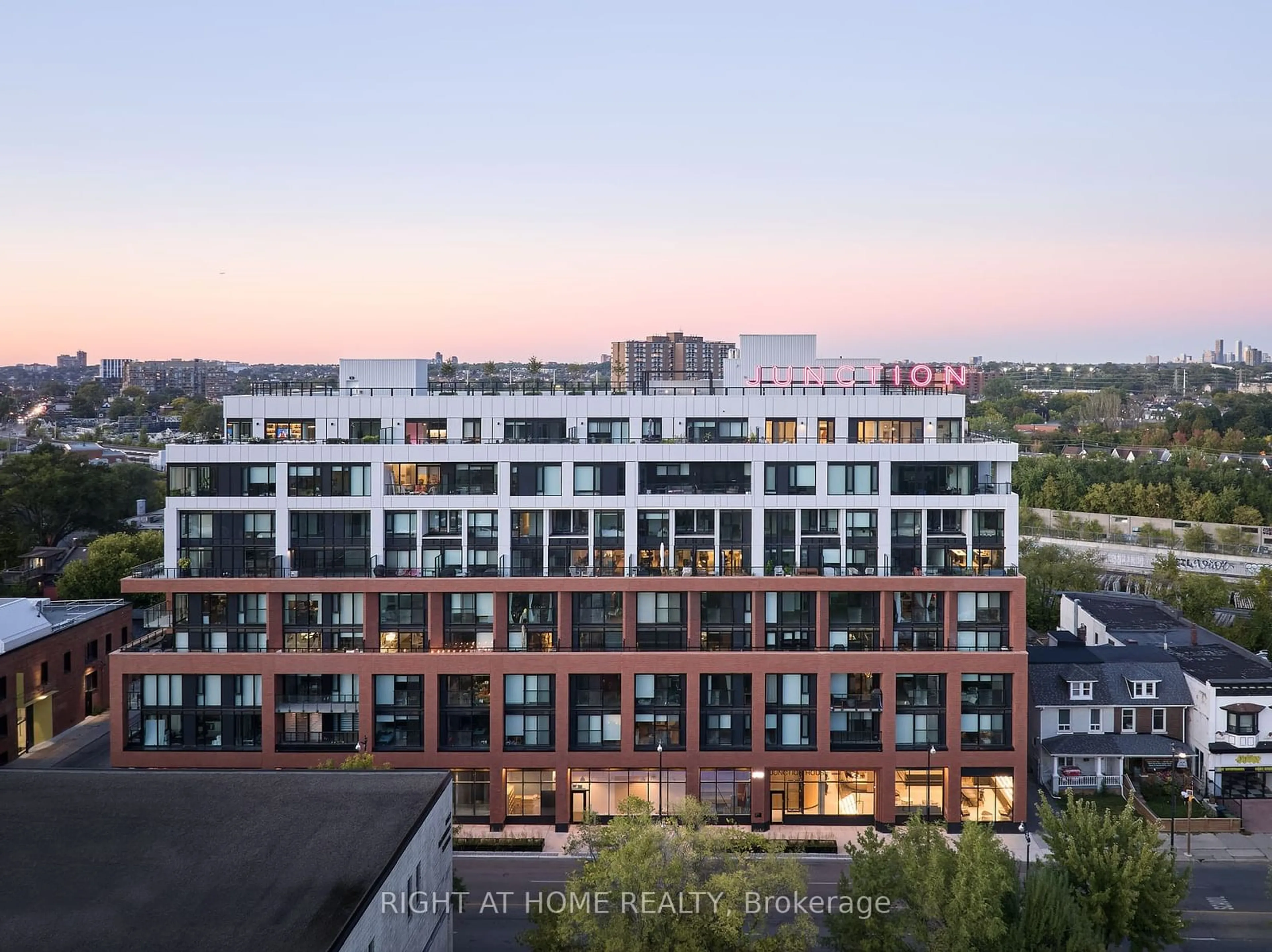 A pic from outside/outdoor area/front of a property/back of a property/a pic from drone, city buildings view from balcony for 2720 Dundas St #PH 5, Toronto Ontario M6P 1Y2