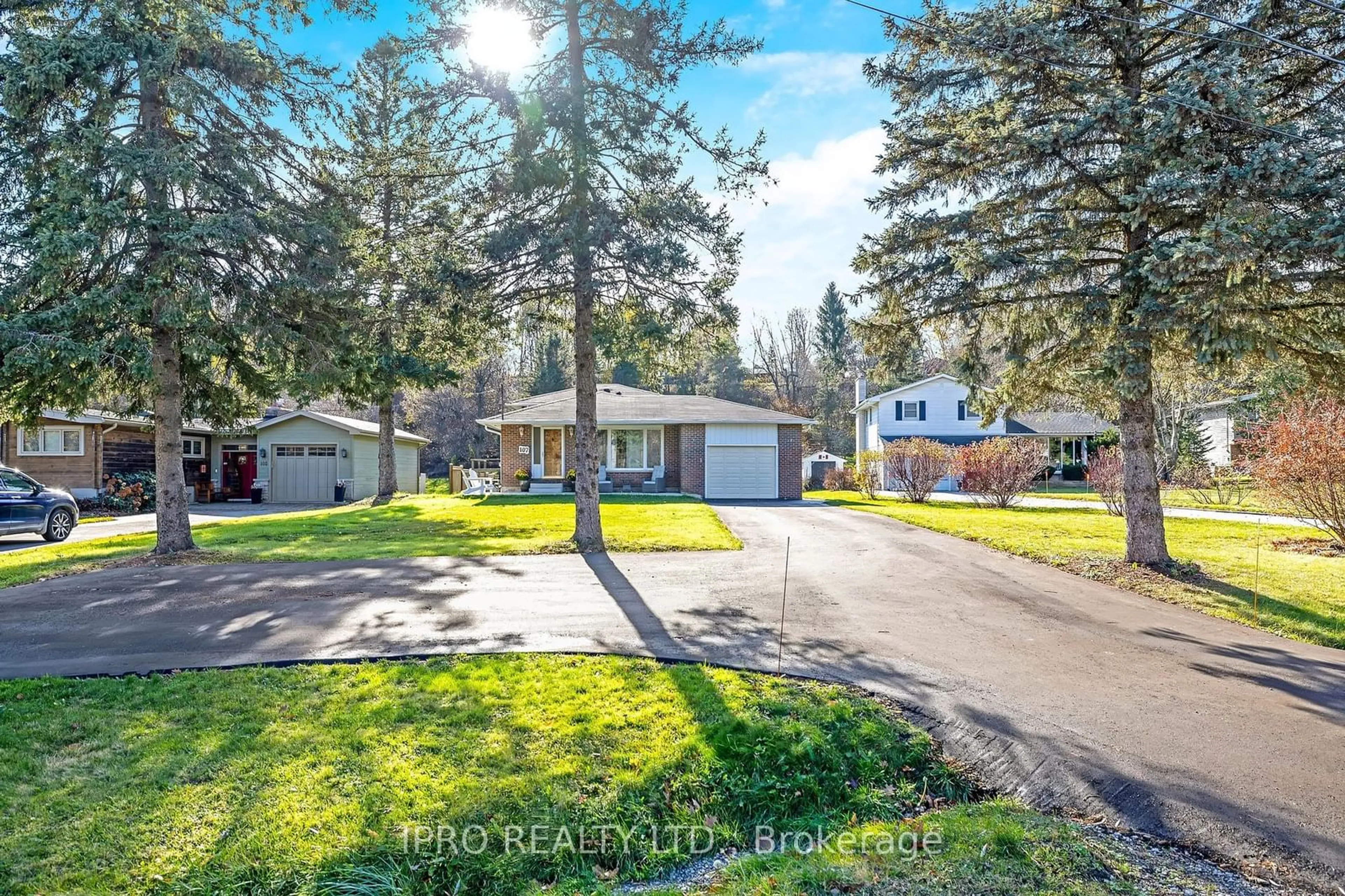 A pic from outside/outdoor area/front of a property/back of a property/a pic from drone, street for 107 Ontario St, Halton Hills Ontario L7G 3L2