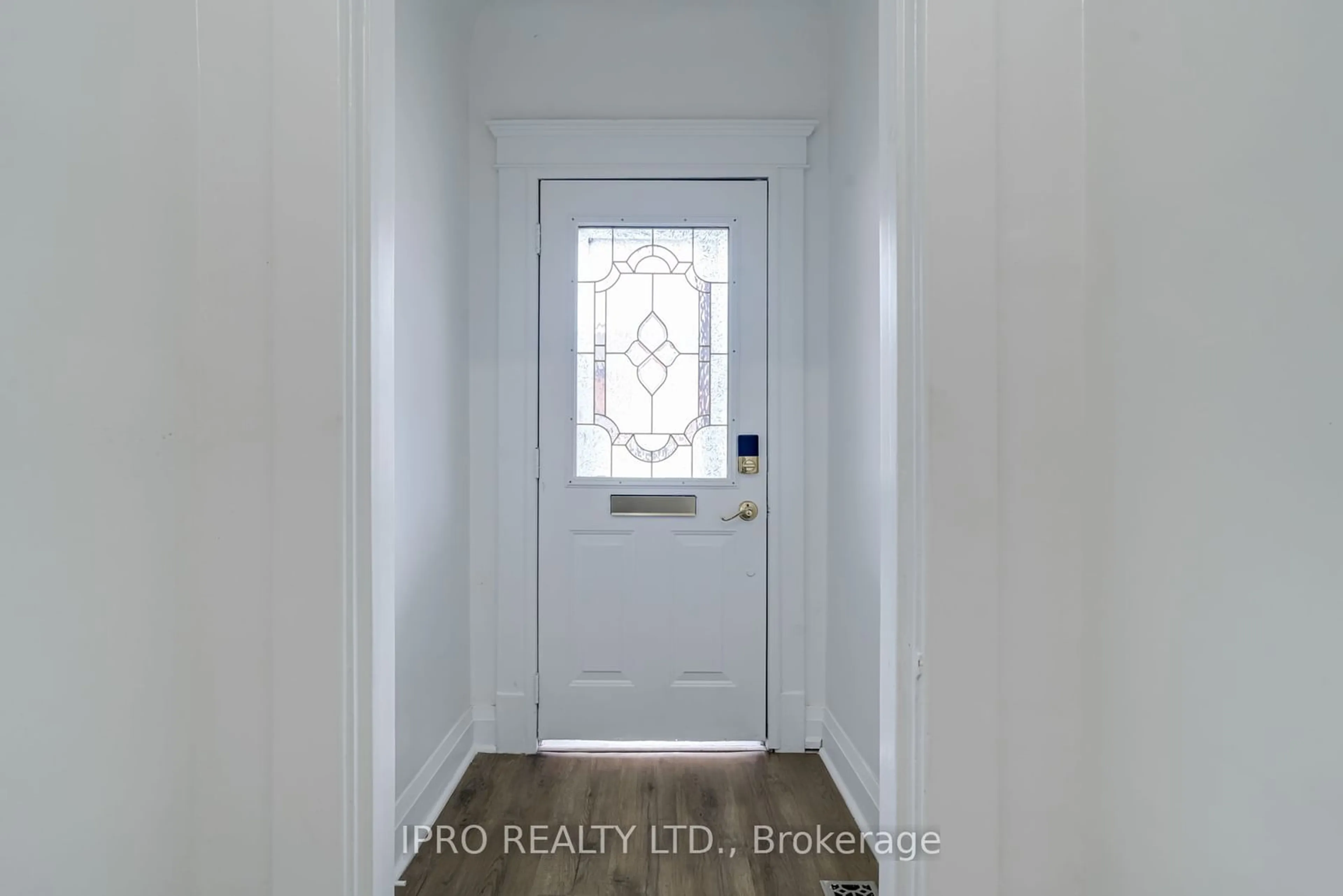 Indoor entryway for 1140 Dufferin St, Toronto Ontario M6H 4B6