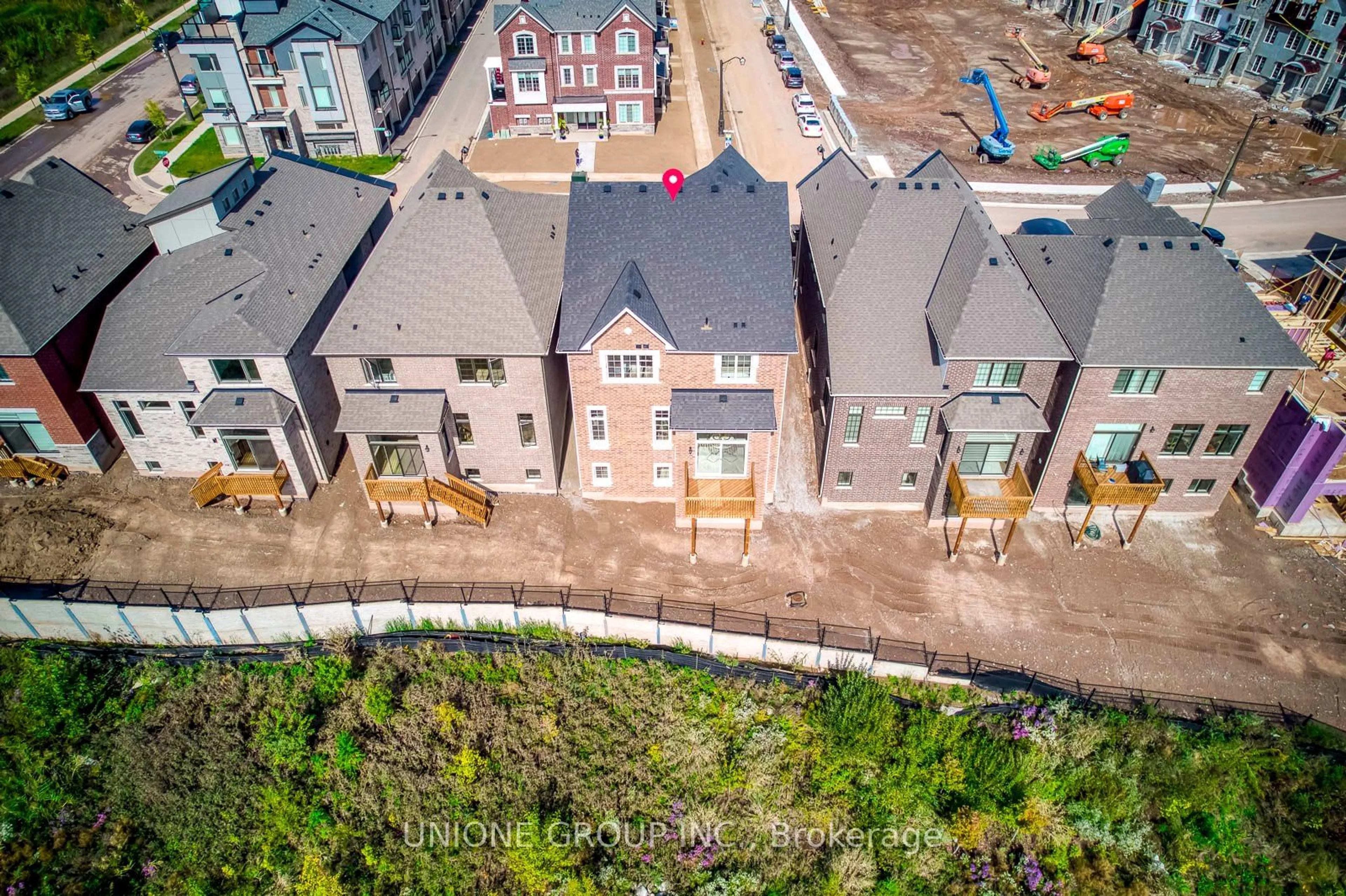 A pic from outside/outdoor area/front of a property/back of a property/a pic from drone, unknown for 1262 Courtleigh Tr, Oakville Ontario L6H 7G1