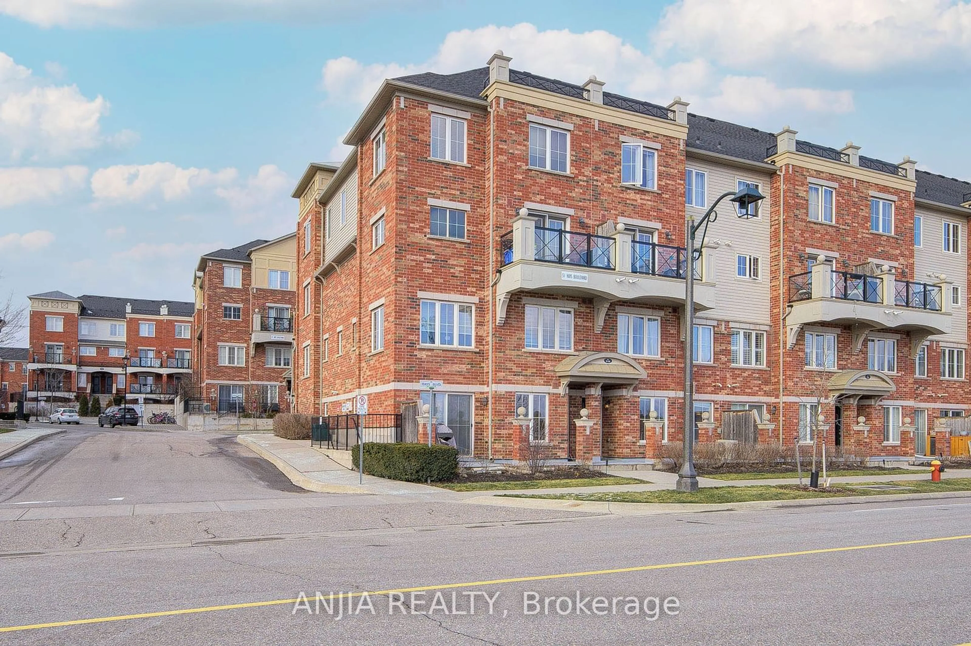 Unknown for 51 Hays Blvd #10, Oakville Ontario L6H 0J1