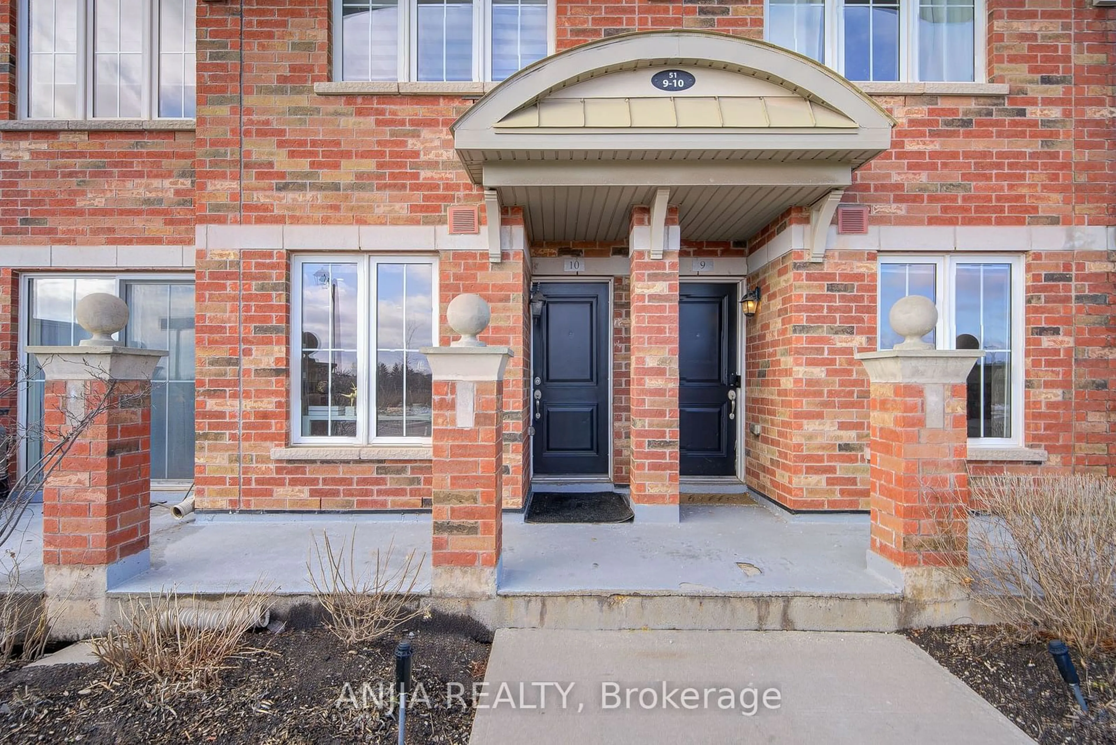 Indoor entryway for 51 Hays Blvd #10, Oakville Ontario L6H 0J1