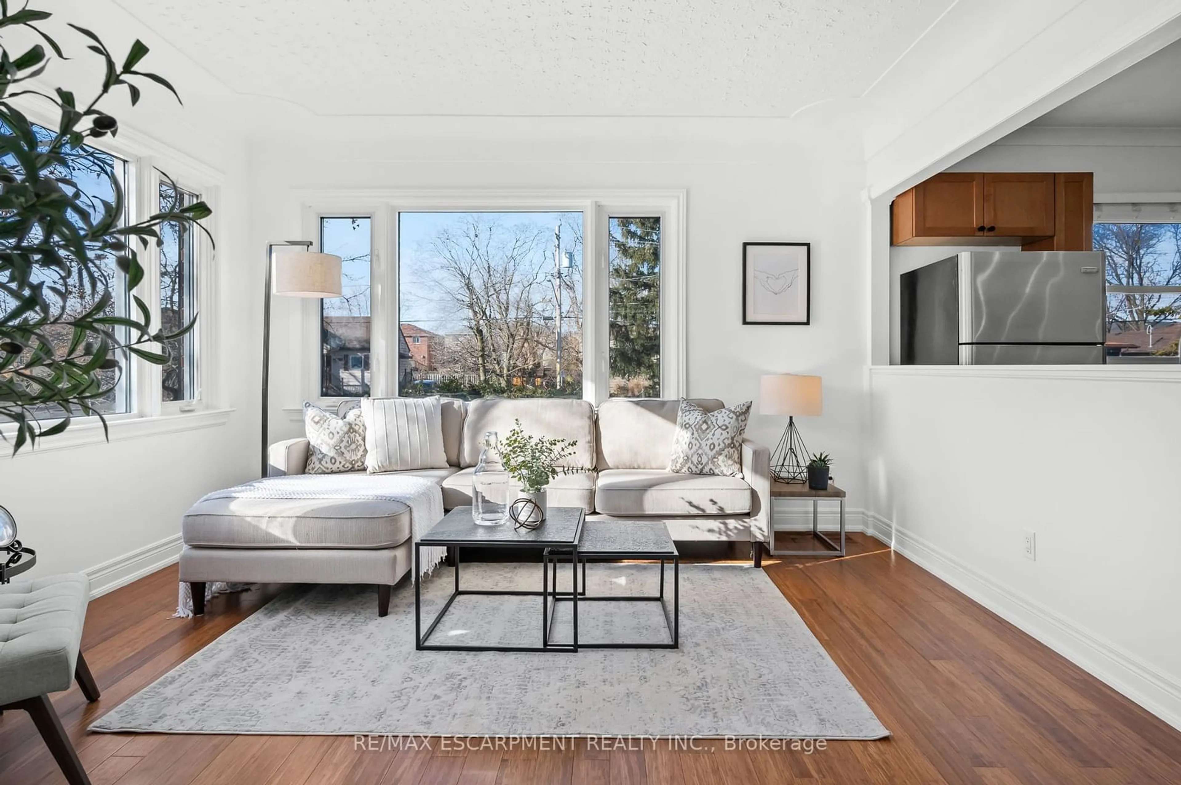 Living room with furniture, unknown for 1053 HELENA St, Burlington Ontario L7R 3V5