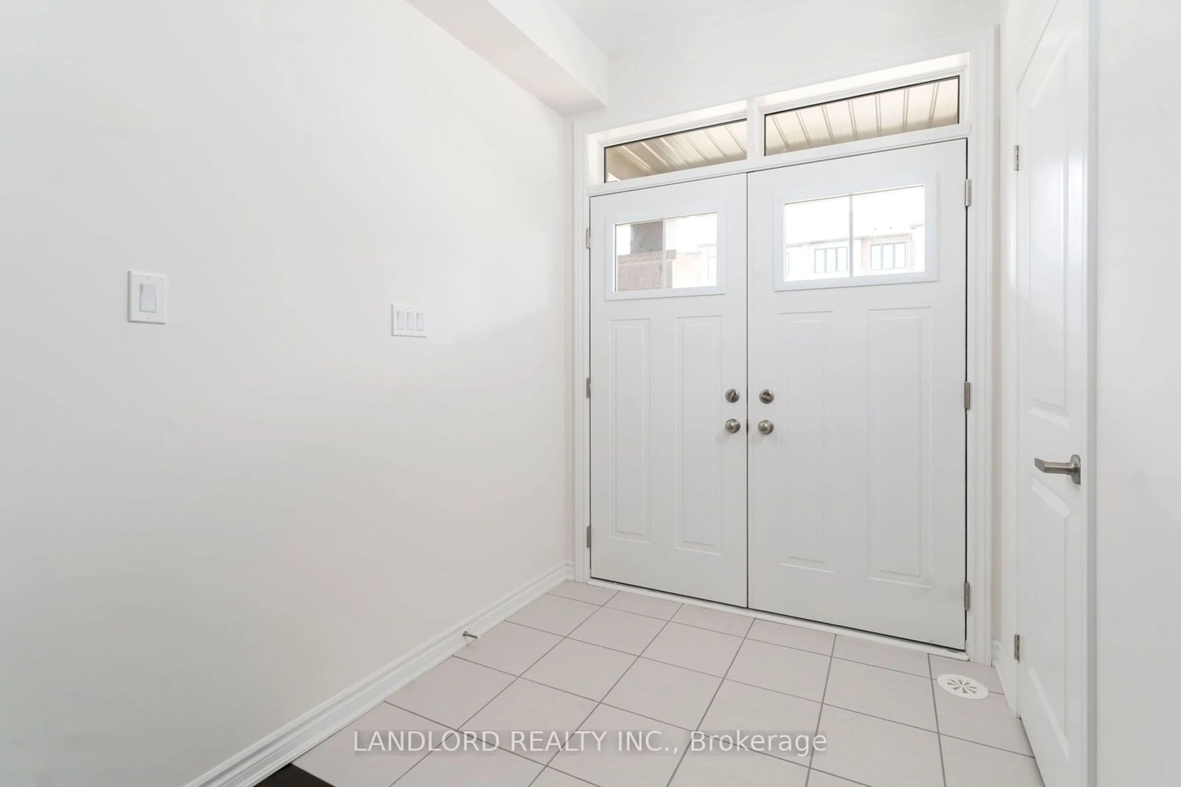 Indoor entryway for 17 Petch Ave, Caledon Ontario L7C 0Y9