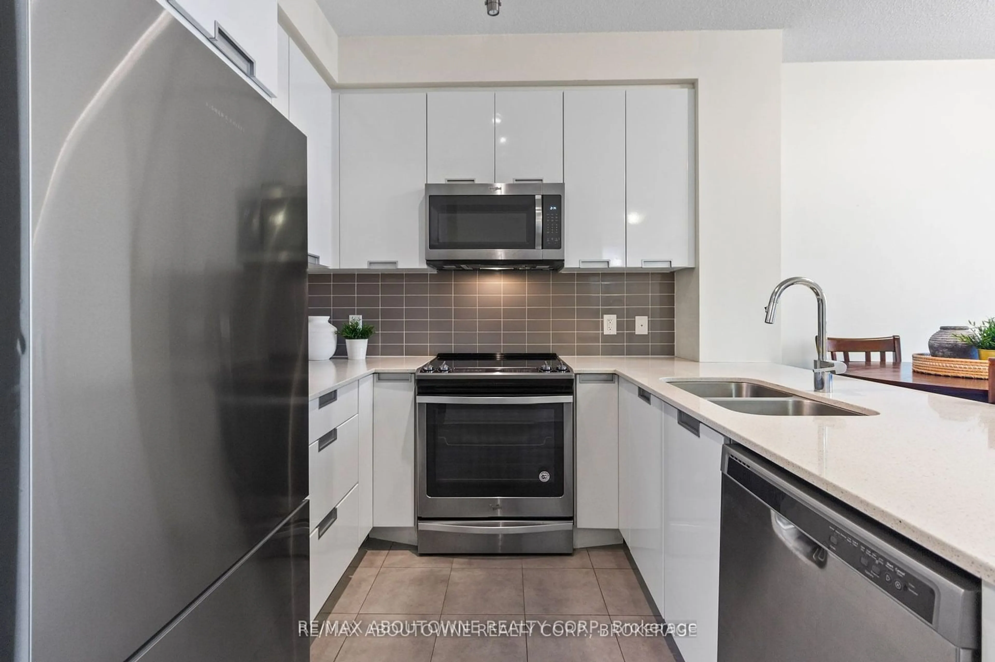 Standard kitchen, ceramic/tile floor for 5033 Four Springs Ave #1811, Mississauga Ontario L5R 0G6