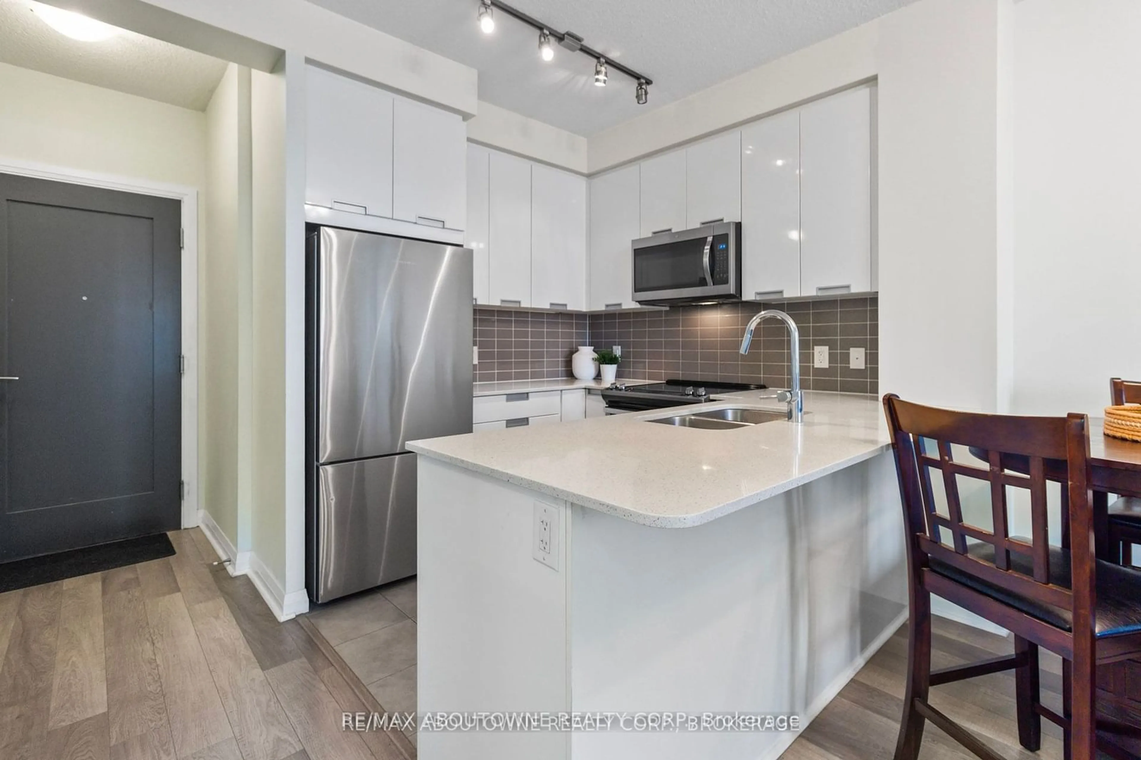 Open concept kitchen, unknown for 5033 Four Springs Ave #1811, Mississauga Ontario L5R 0G6