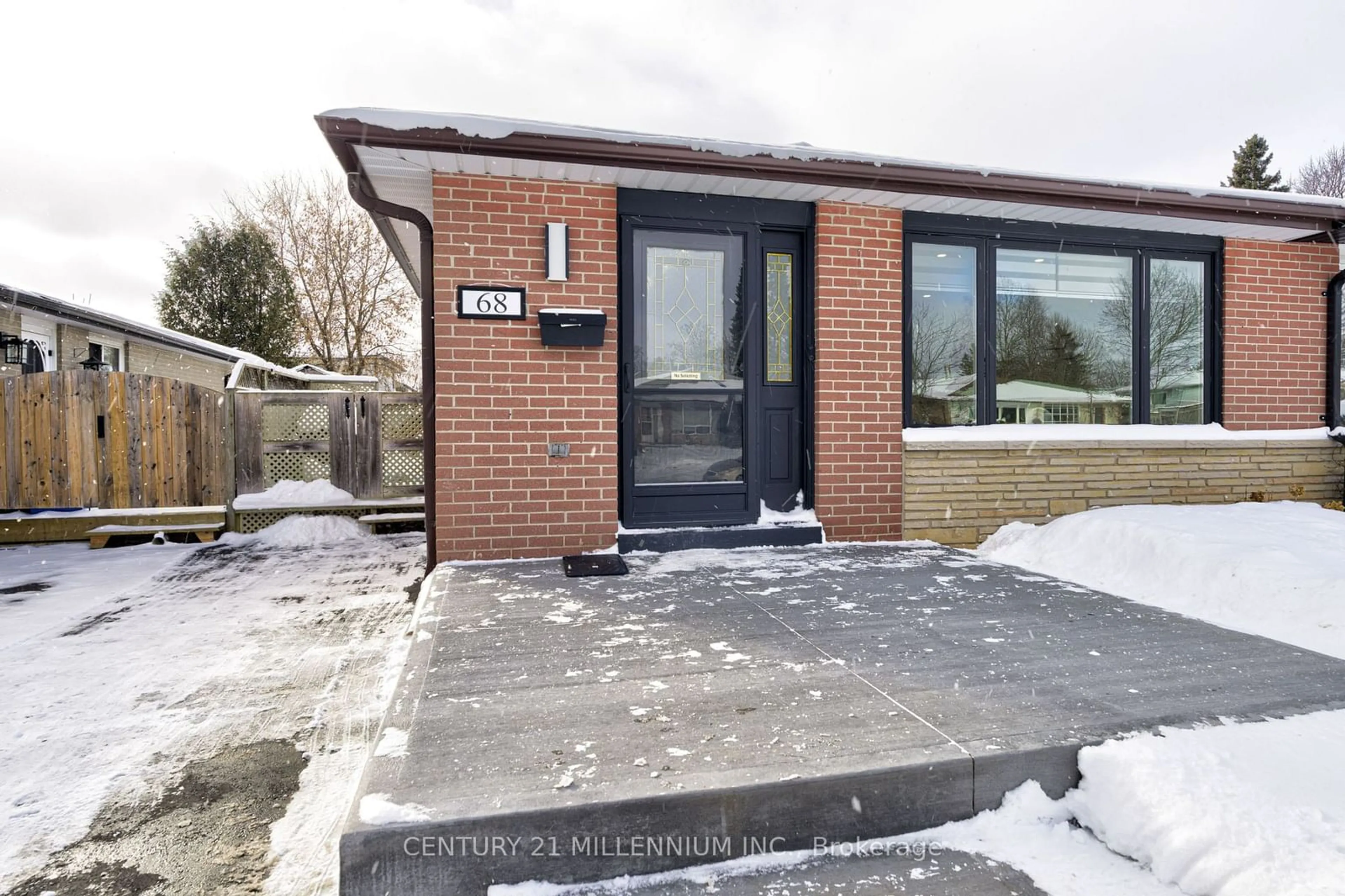 Home with brick exterior material, unknown for 68 Carlton Dr, Orangeville Ontario L9W 2X9