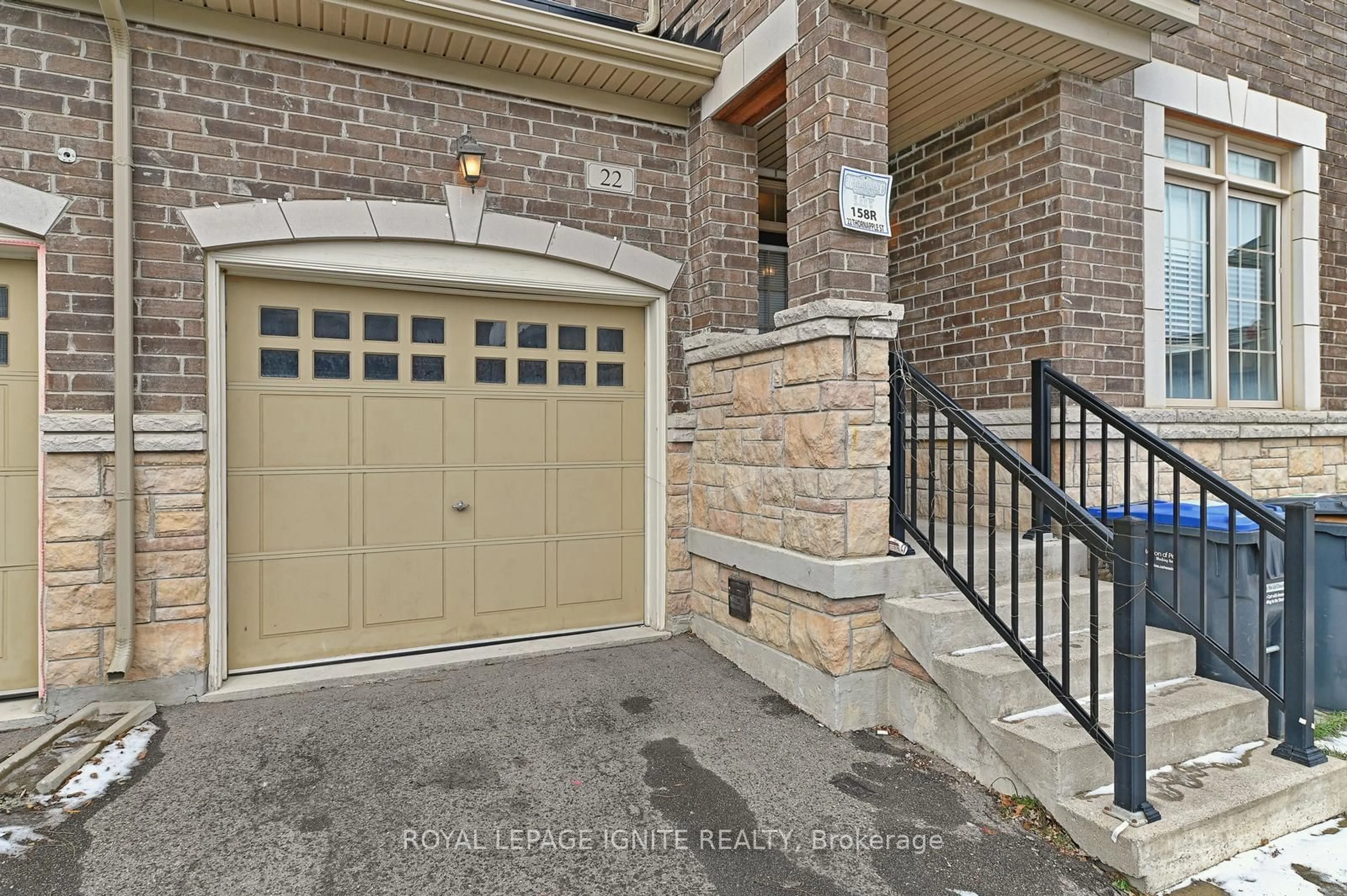 Indoor entryway for 22 Thornapple St, Brampton Ontario L6R 3X2