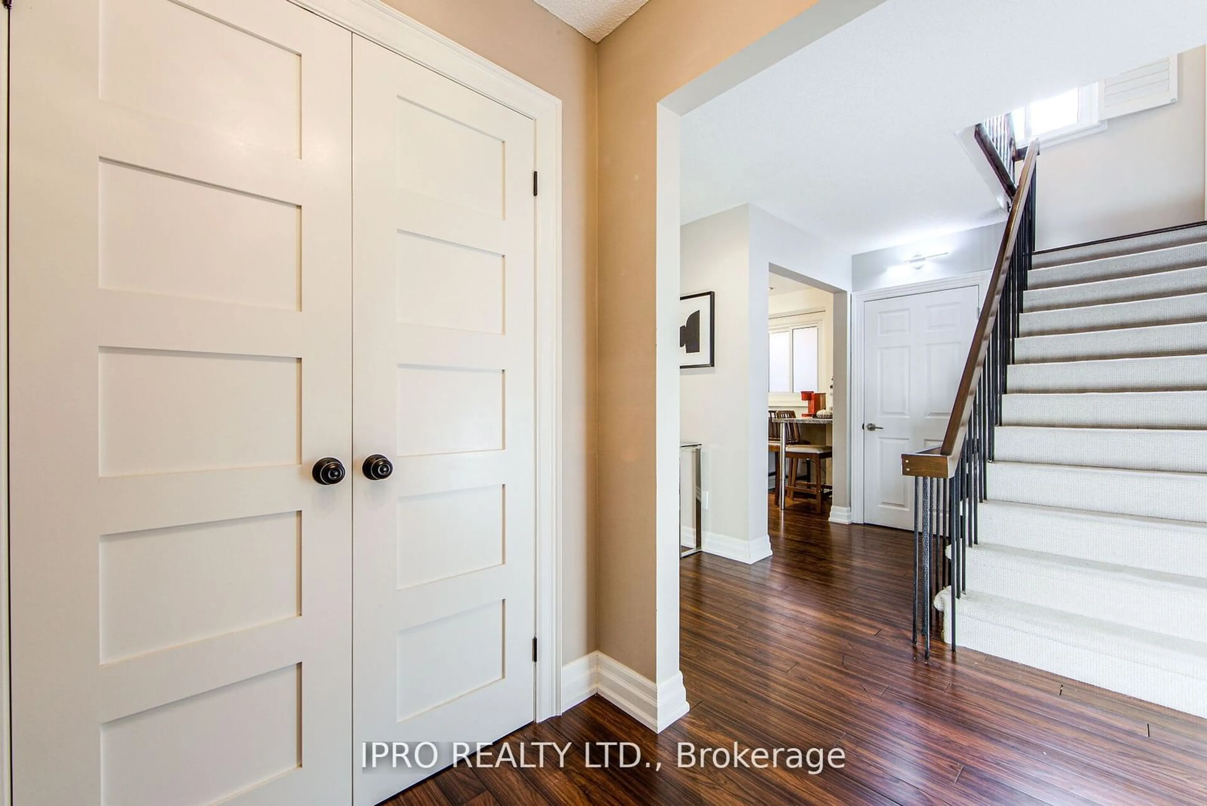 Indoor entryway for 4193 Powderhorn Cres, Mississauga Ontario L5L 3B8