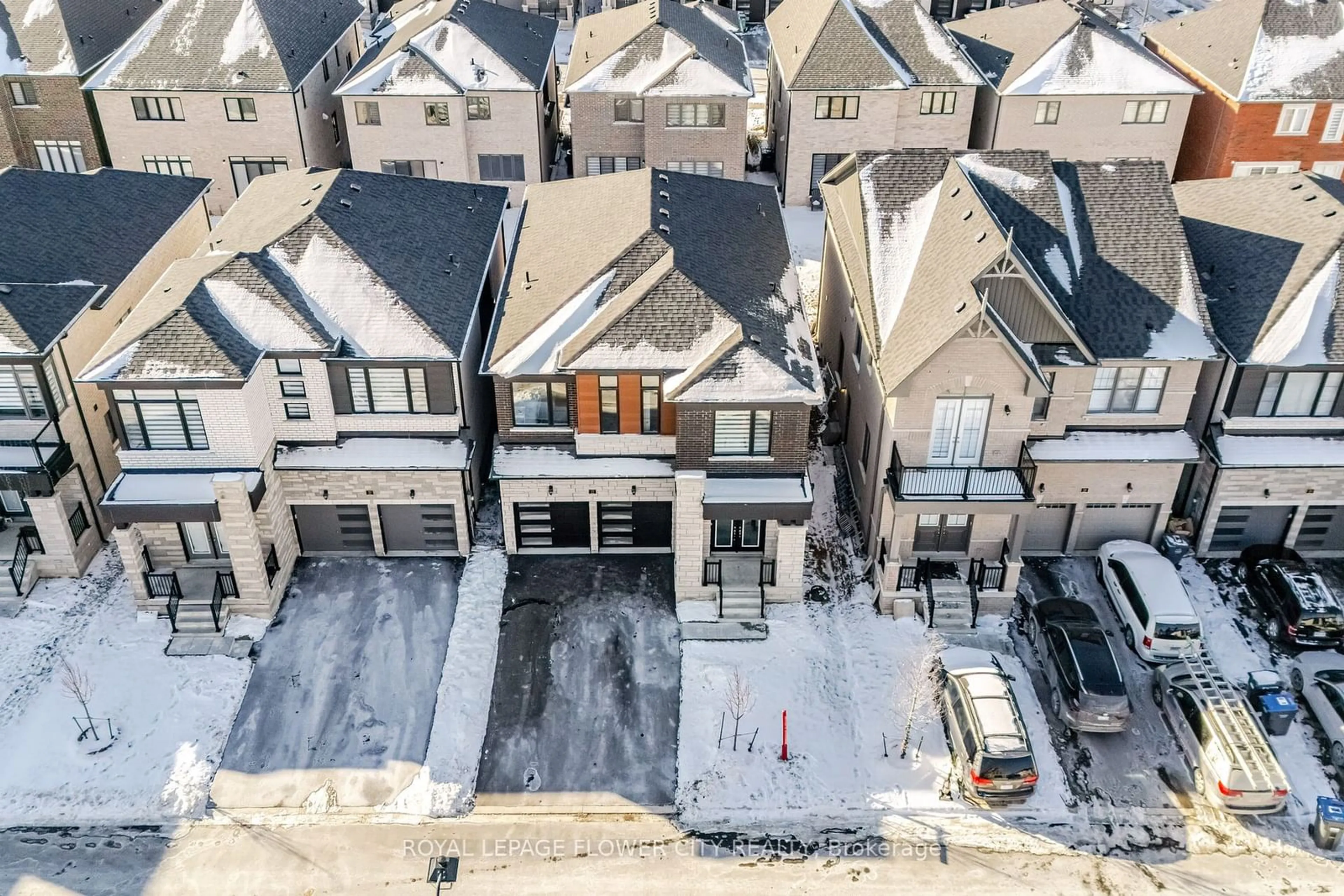 A pic from outside/outdoor area/front of a property/back of a property/a pic from drone, street for 22 Coulterville Dr, Caledon Ontario L7C 4M3