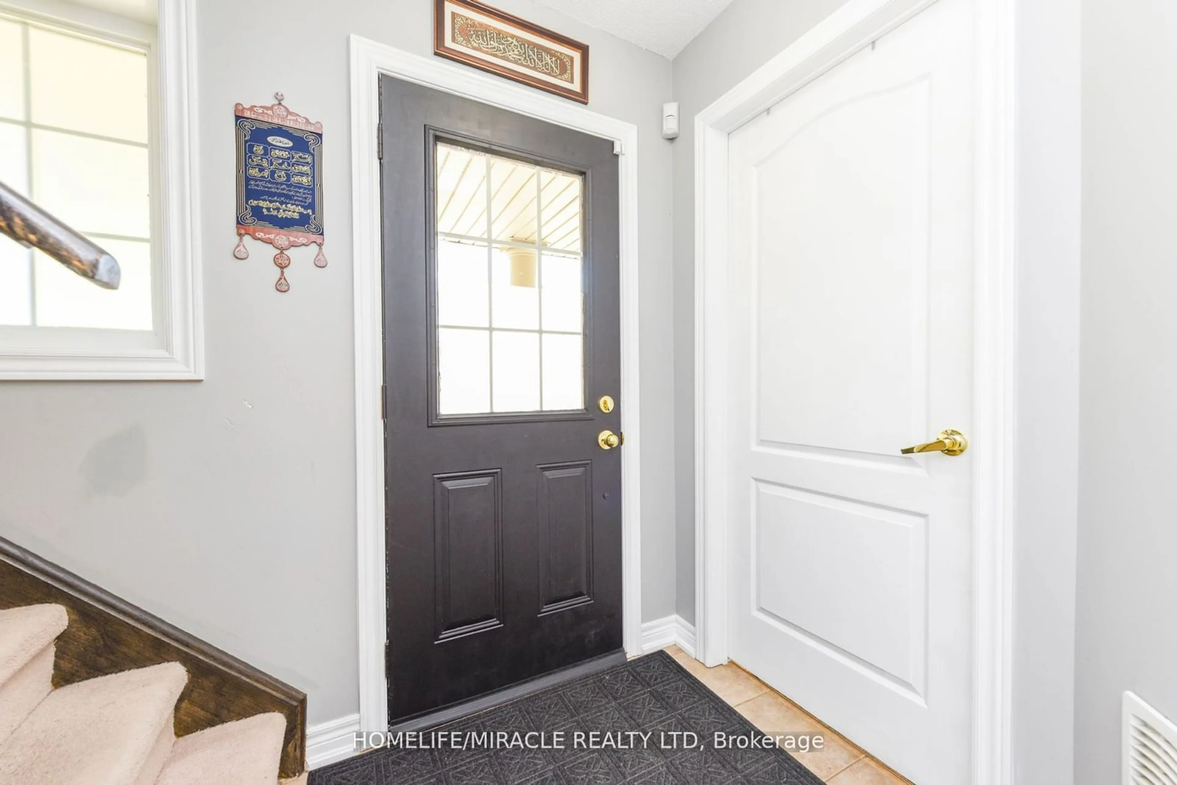 Indoor entryway for 2 October Pl, Brampton Ontario L6Y 0R6