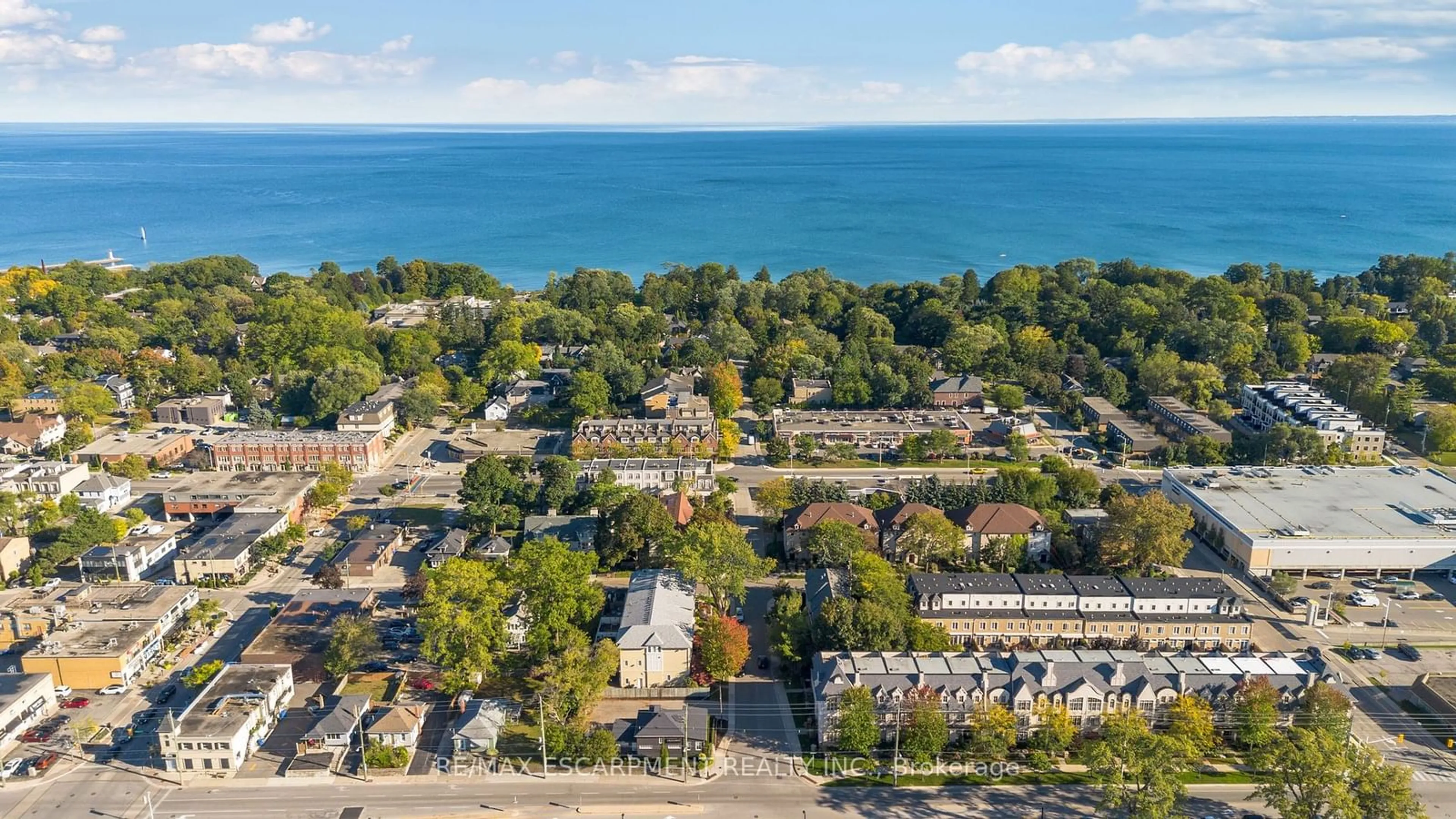 A pic from outside/outdoor area/front of a property/back of a property/a pic from drone, water/lake/river/ocean view for 126 Brant St, Oakville Ontario L6K 3X6