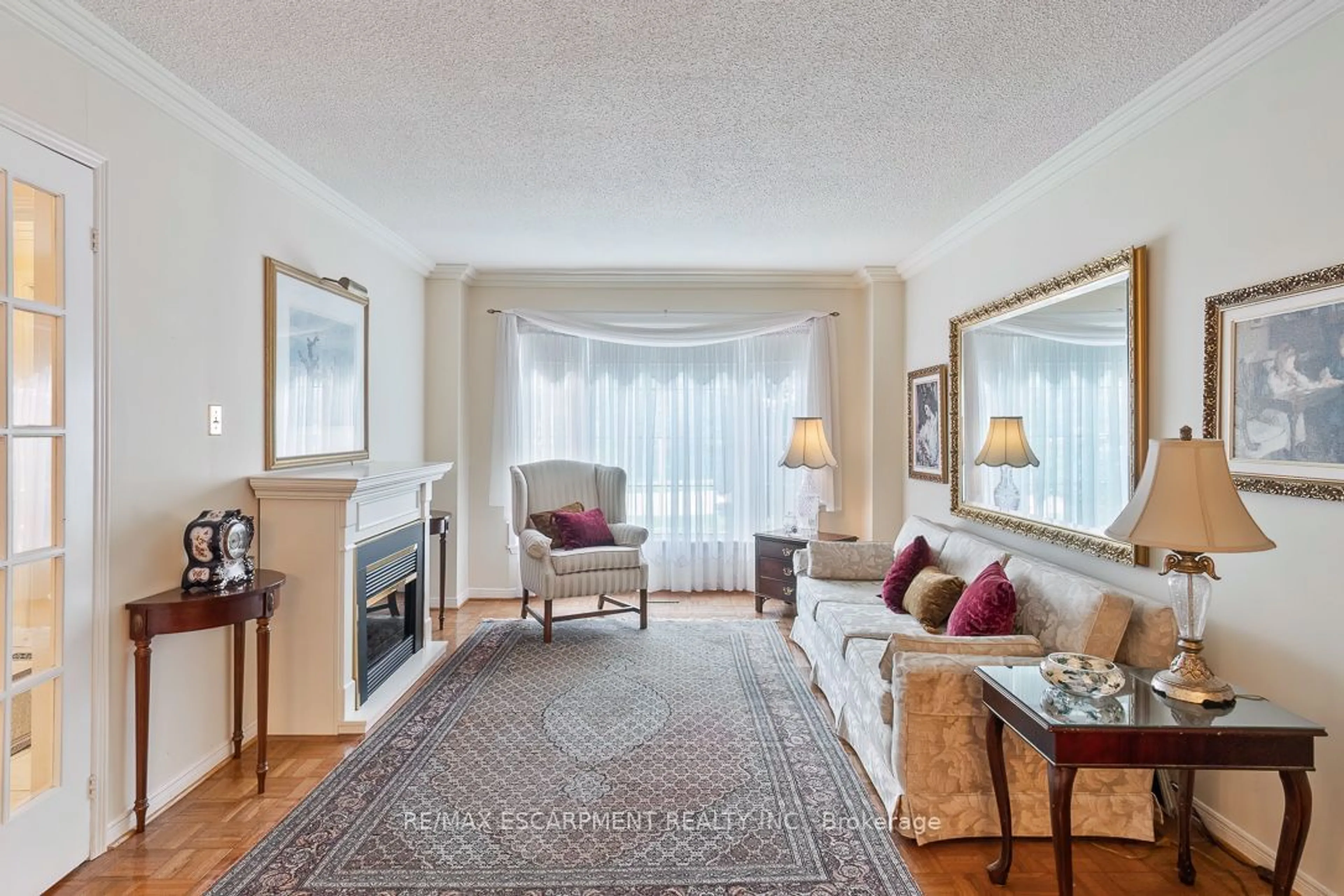 Living room with furniture, unknown for 1983 Roy Ivor Cres, Mississauga Ontario L5L 3N7