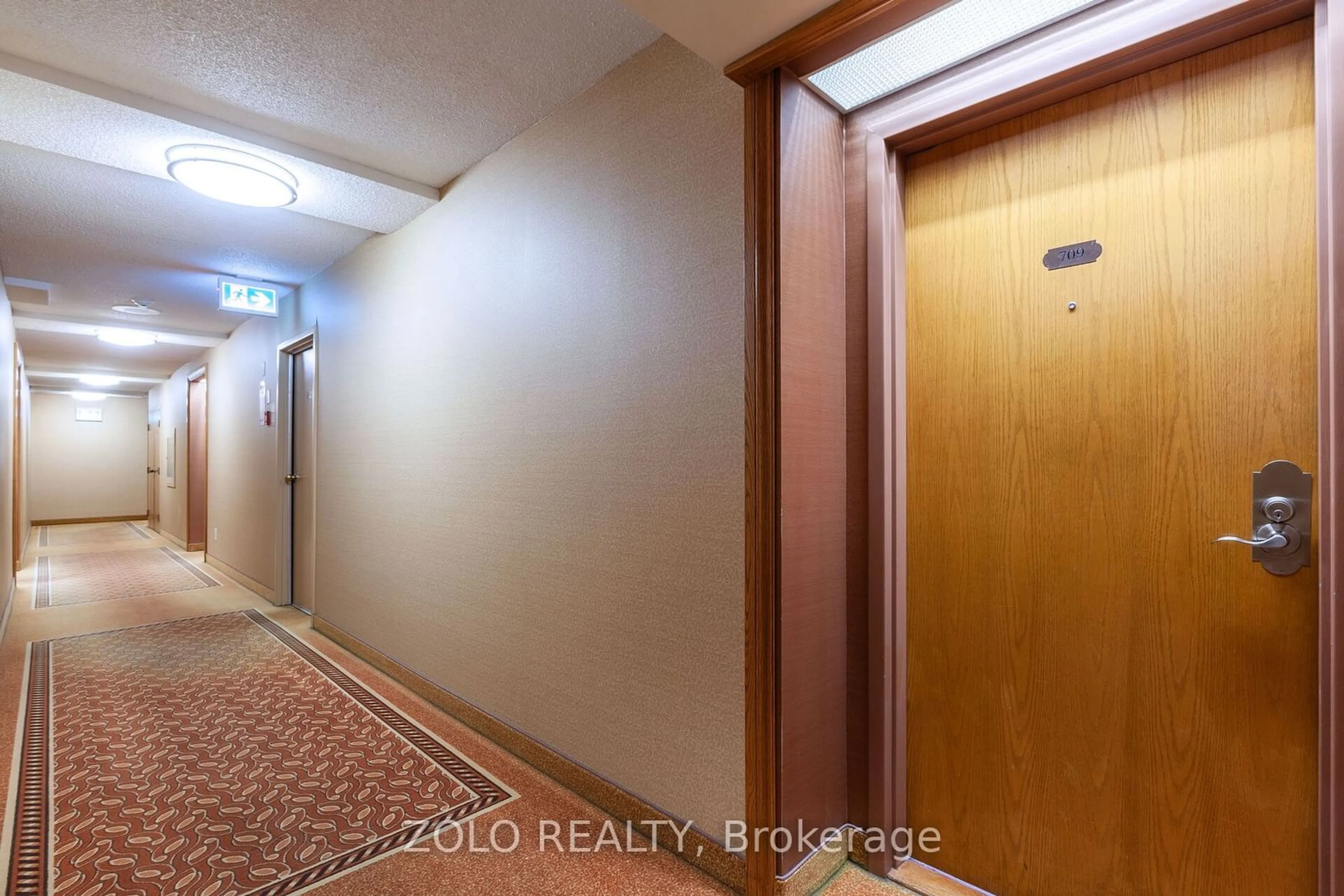 Indoor foyer for 310 Mill St #709, Brampton Ontario L6Y 3B1