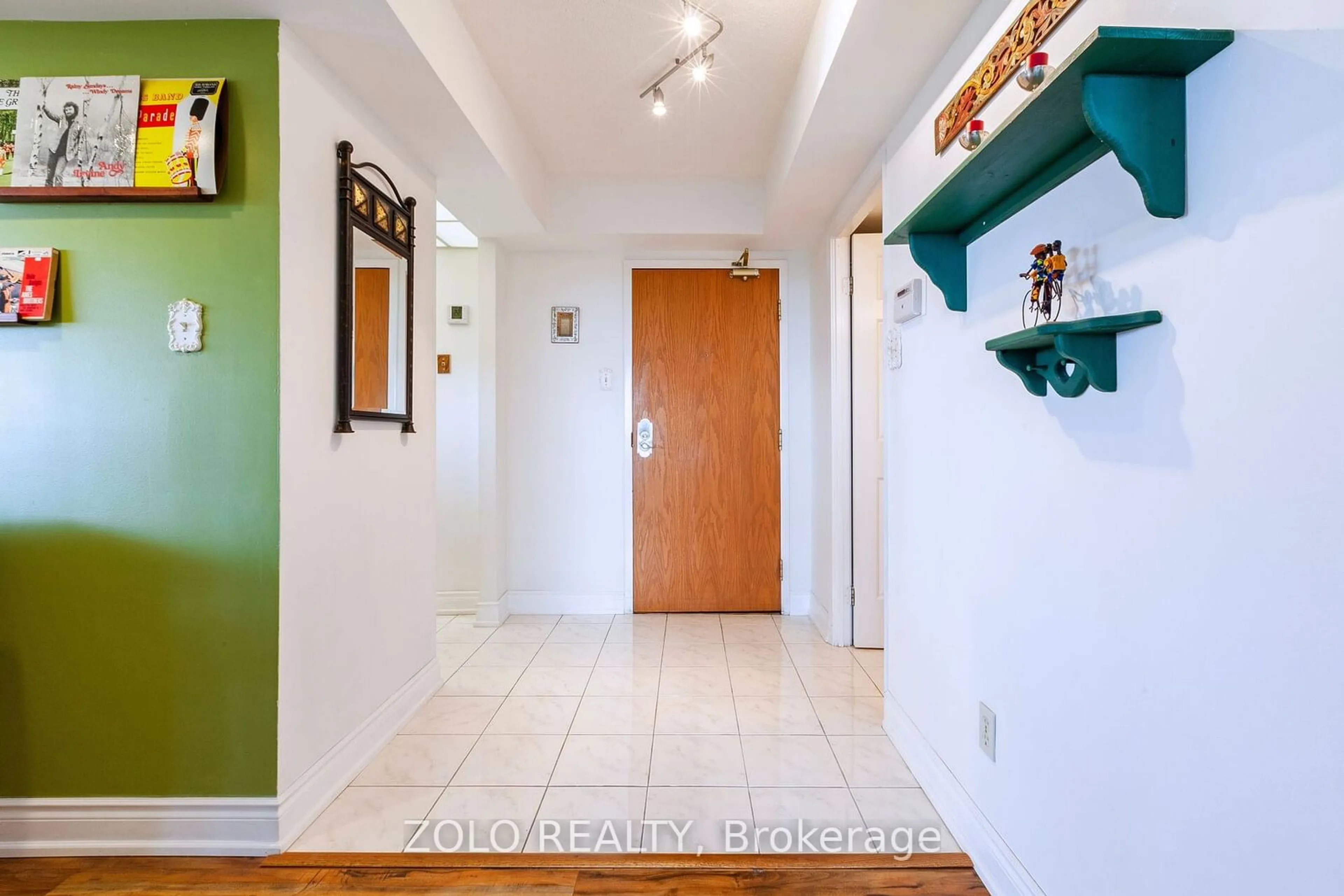 Indoor entryway for 310 Mill St #709, Brampton Ontario L6Y 3B1