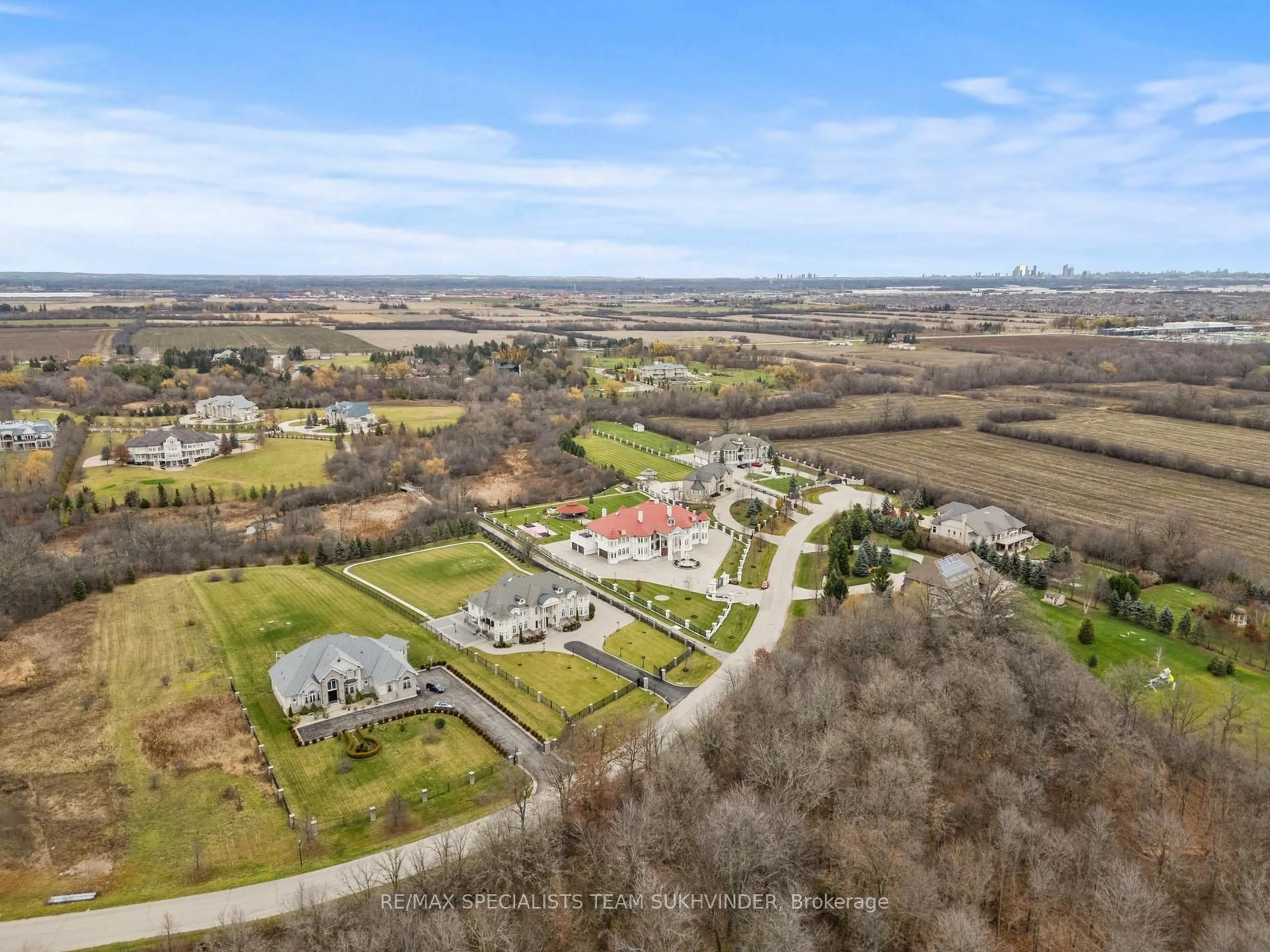 A pic from outside/outdoor area/front of a property/back of a property/a pic from drone, unknown for 10604 Mcvean Dr, Brampton Ontario L6P 0J6