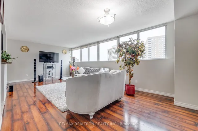 Additional property image - 3695 Kaneff Cres Unit 703