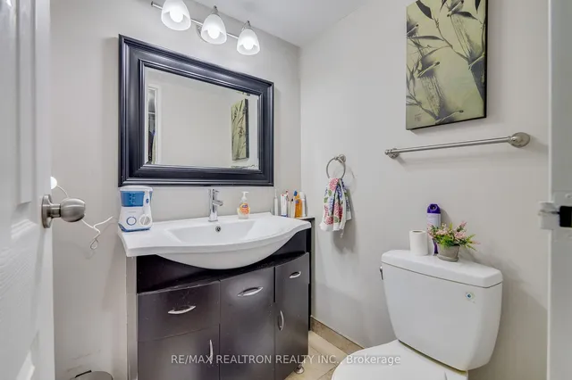 Additional property image - 3695 Kaneff Cres Unit 703
