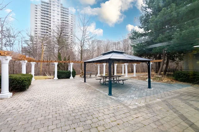 Additional property image - 3695 Kaneff Cres Unit 703
